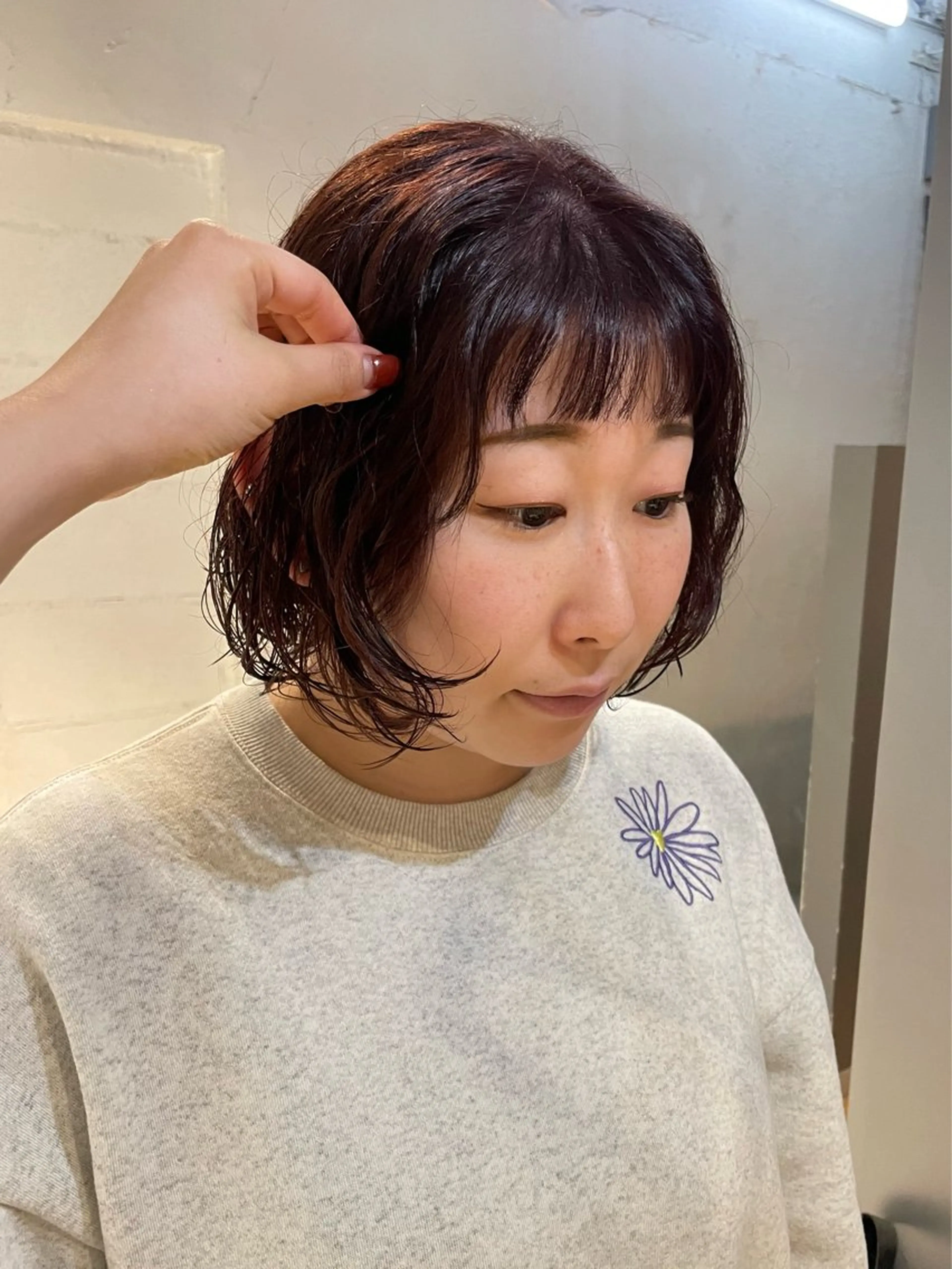 ショート カラー パーマ ボルドーカラー ボブ カット ヘアカラー パーマ トリートメント レイヤー×初 パーマ|hinakoのヘアスタイル