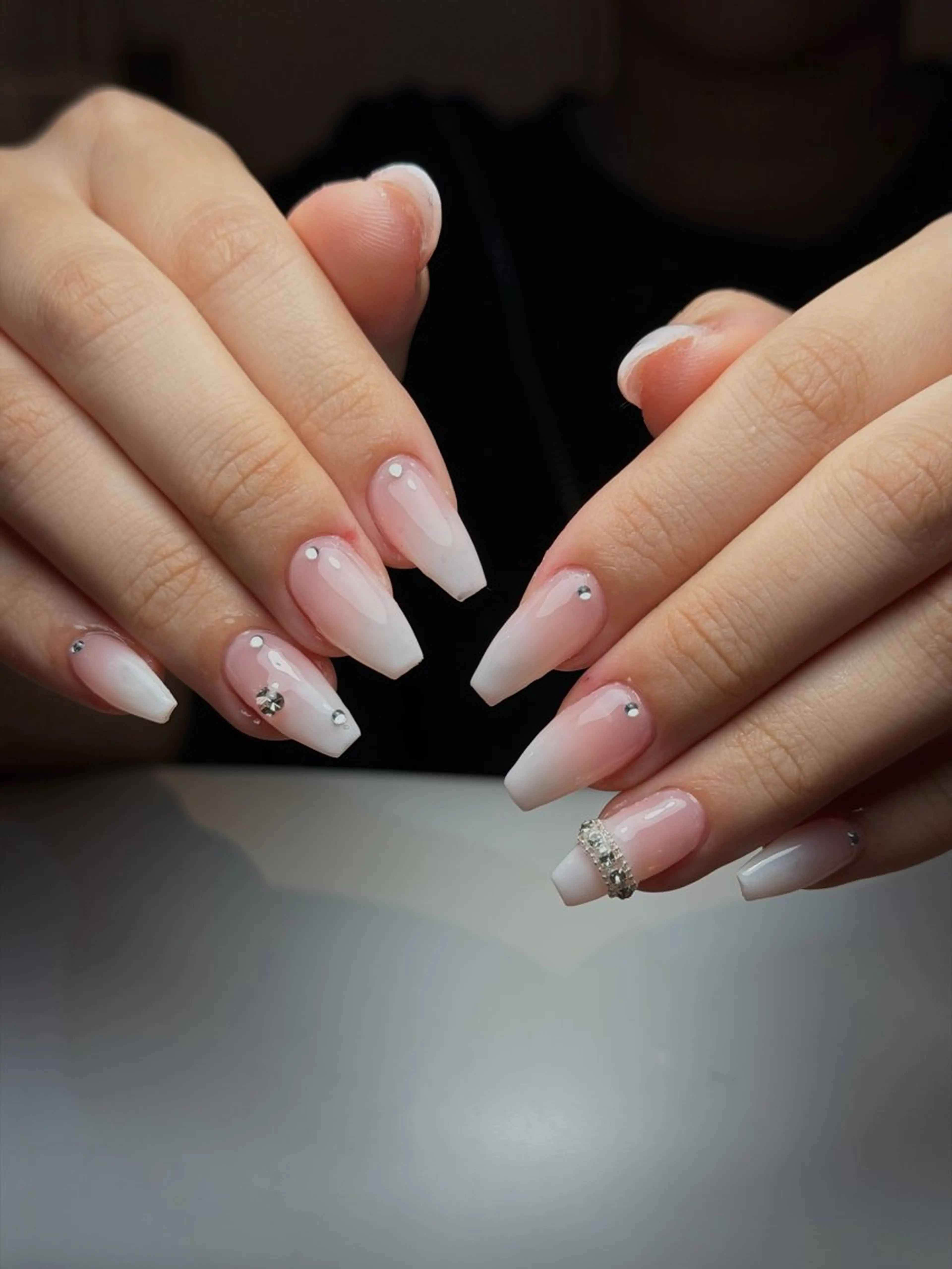 ネイル フレンチネイル グラデーション 韓国ネイル マグネットネイル シンプルネイル ハンドネイル CoMo Nail Studio所属・CoMo Nailのネイルデザイン