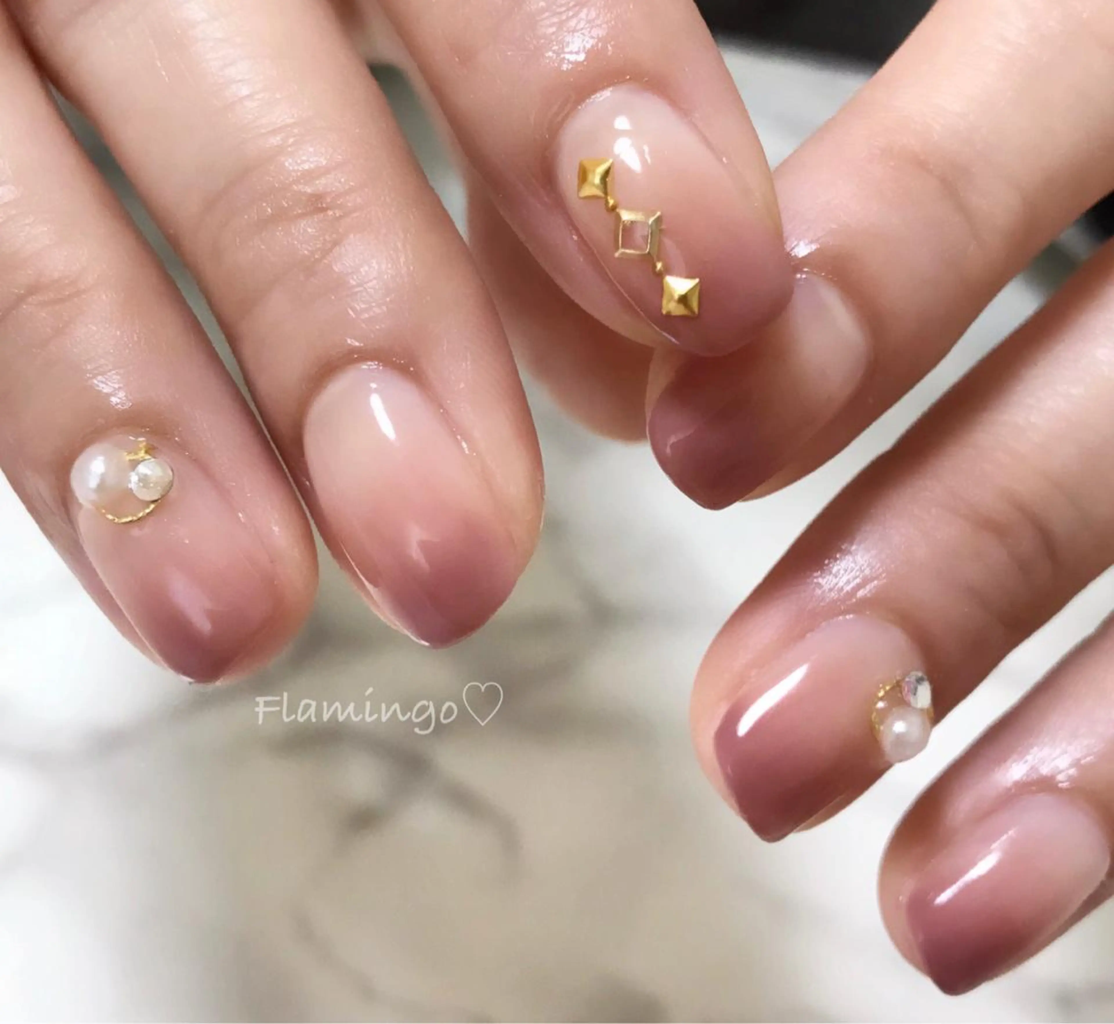 ネイル ジェルネイル グラデーション オフィスネイル ピンク シンプルネイル シンプル／上品／爪育 ☺︎Flamingoのネイルデザイン