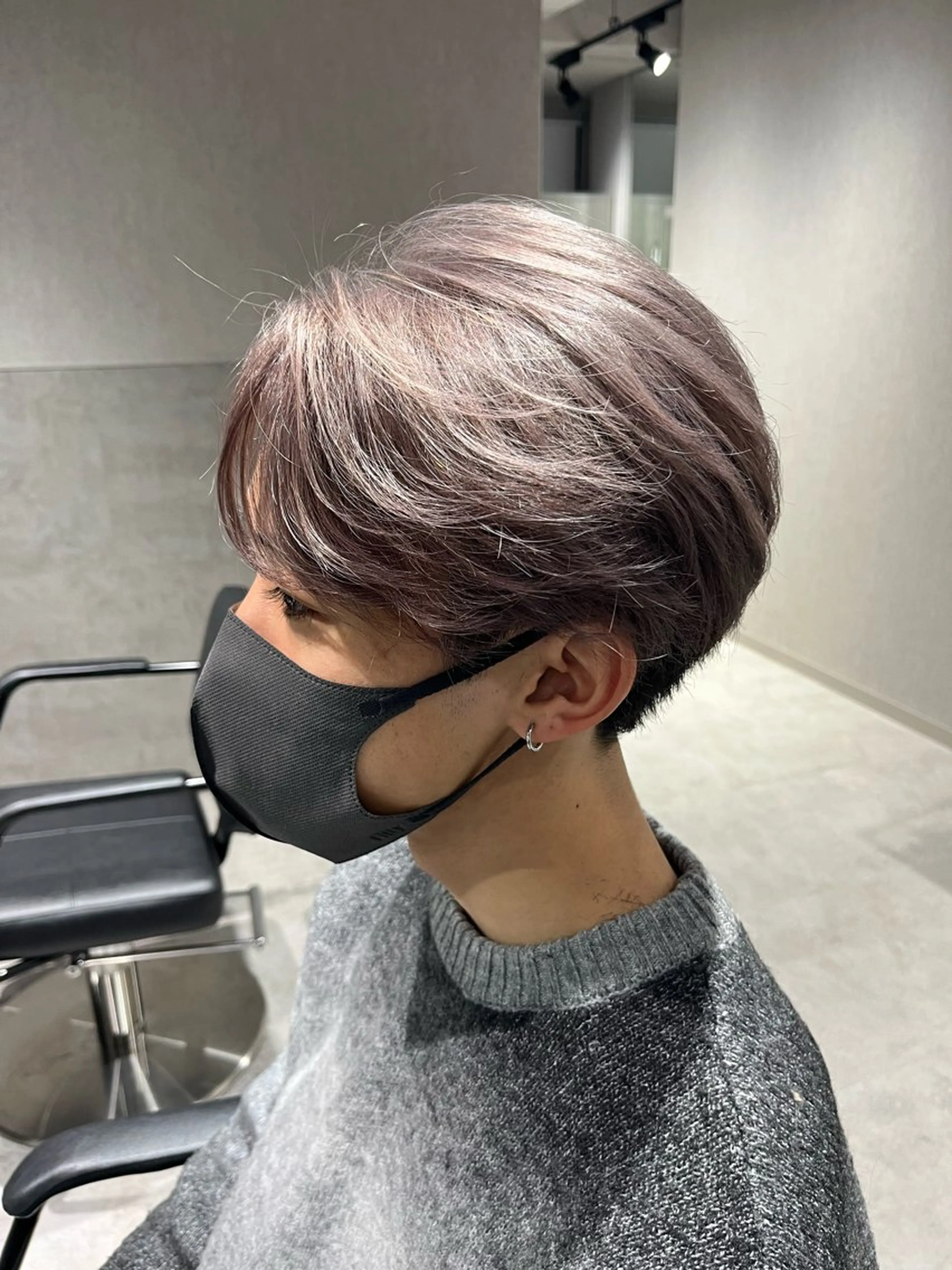 ショート カラー メンズ センターパート マッシュ ラベンダーカラー シルバー カット ヘアカラー トリートメント メンズ縮毛矯正🦊ハ イトーン　RYOKAのヘアスタイル