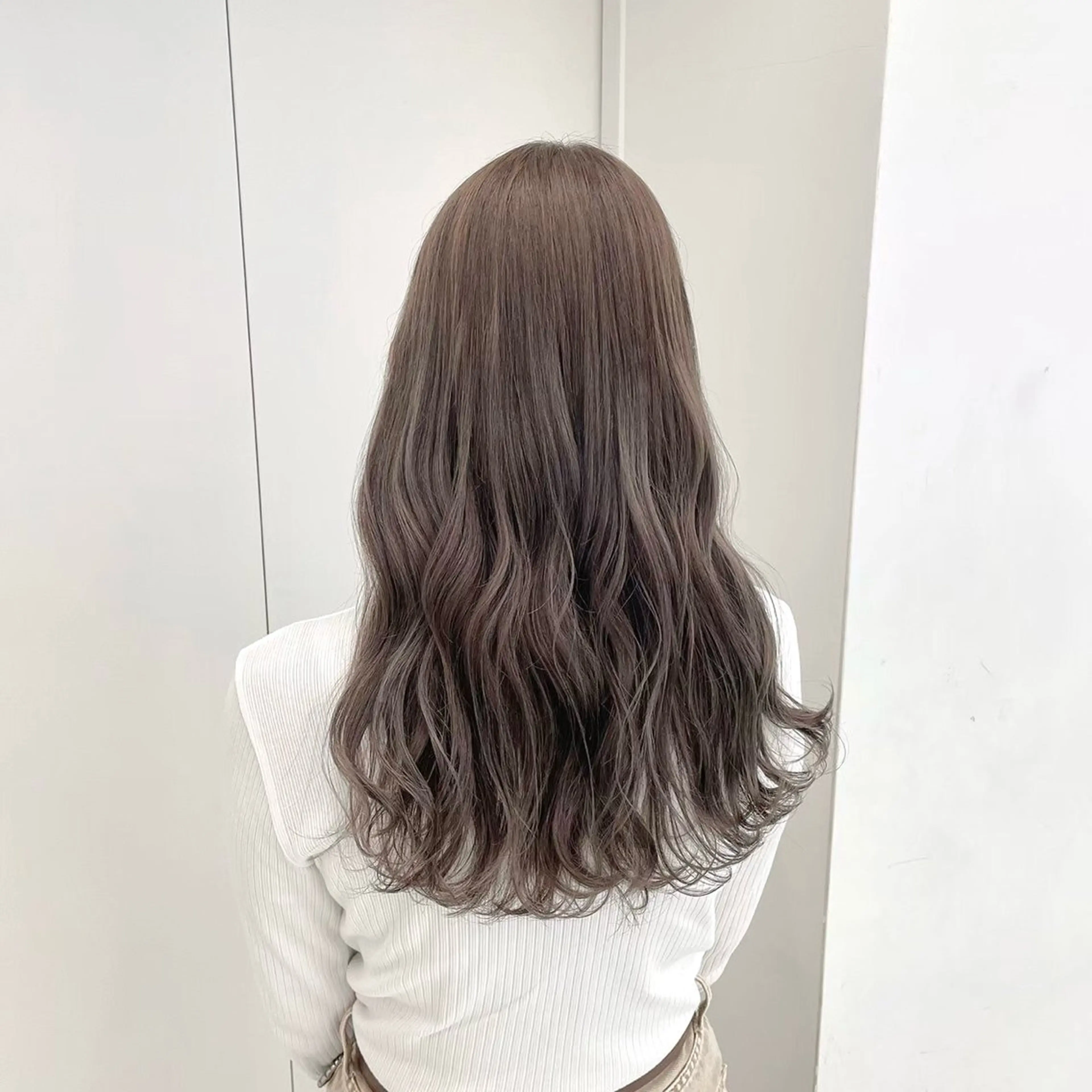 ロング カラー YUKA🤍ベージュ /ミルクティーのヘアスタイル