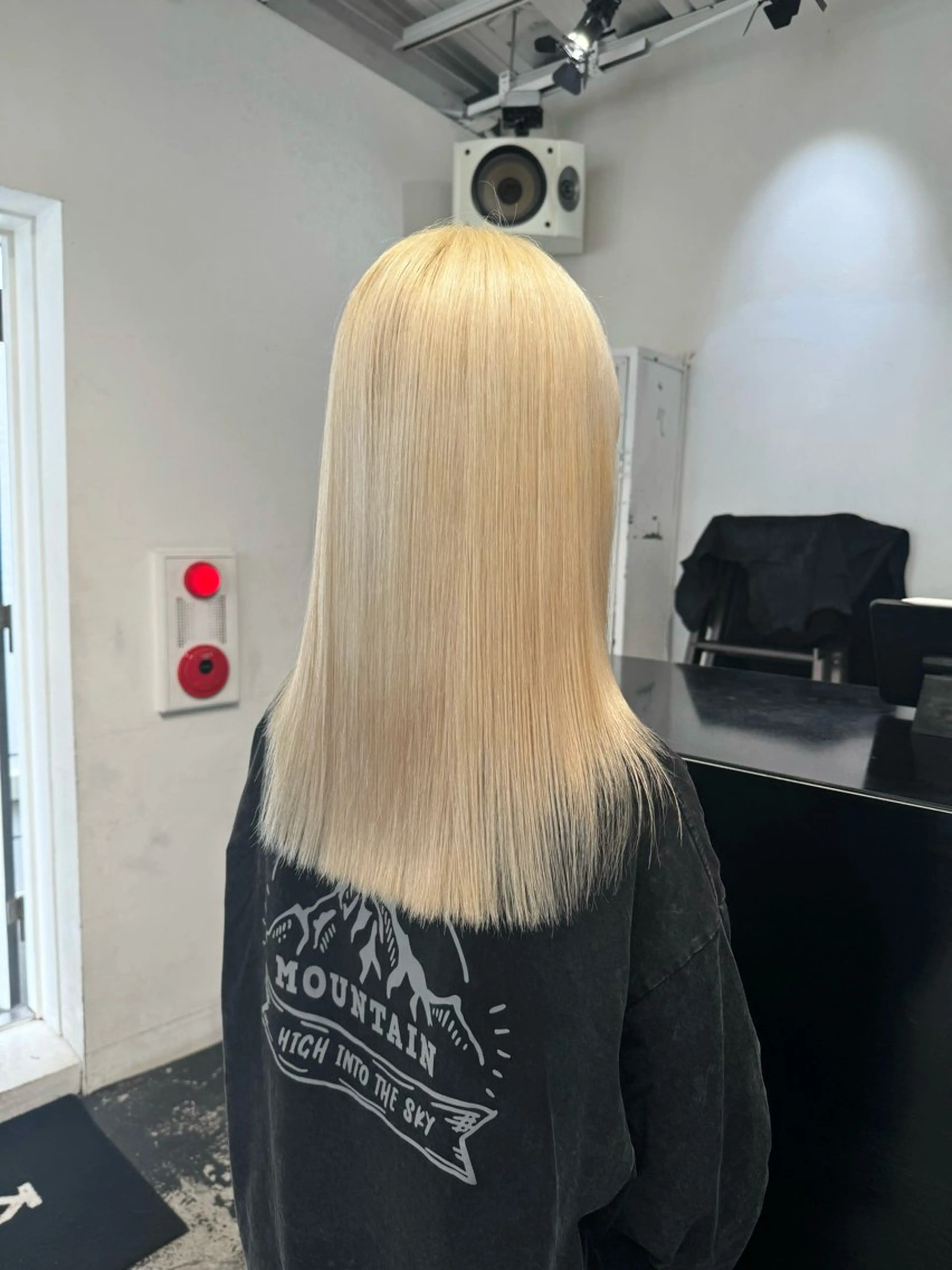 セミロング カラー ヘアアレンジ ブリーチ 抜きっぱなしブロンド ブロンド ヘアカラー トリートメント 💗艶髪ハイトー ンAYAKA💗のヘアスタイル