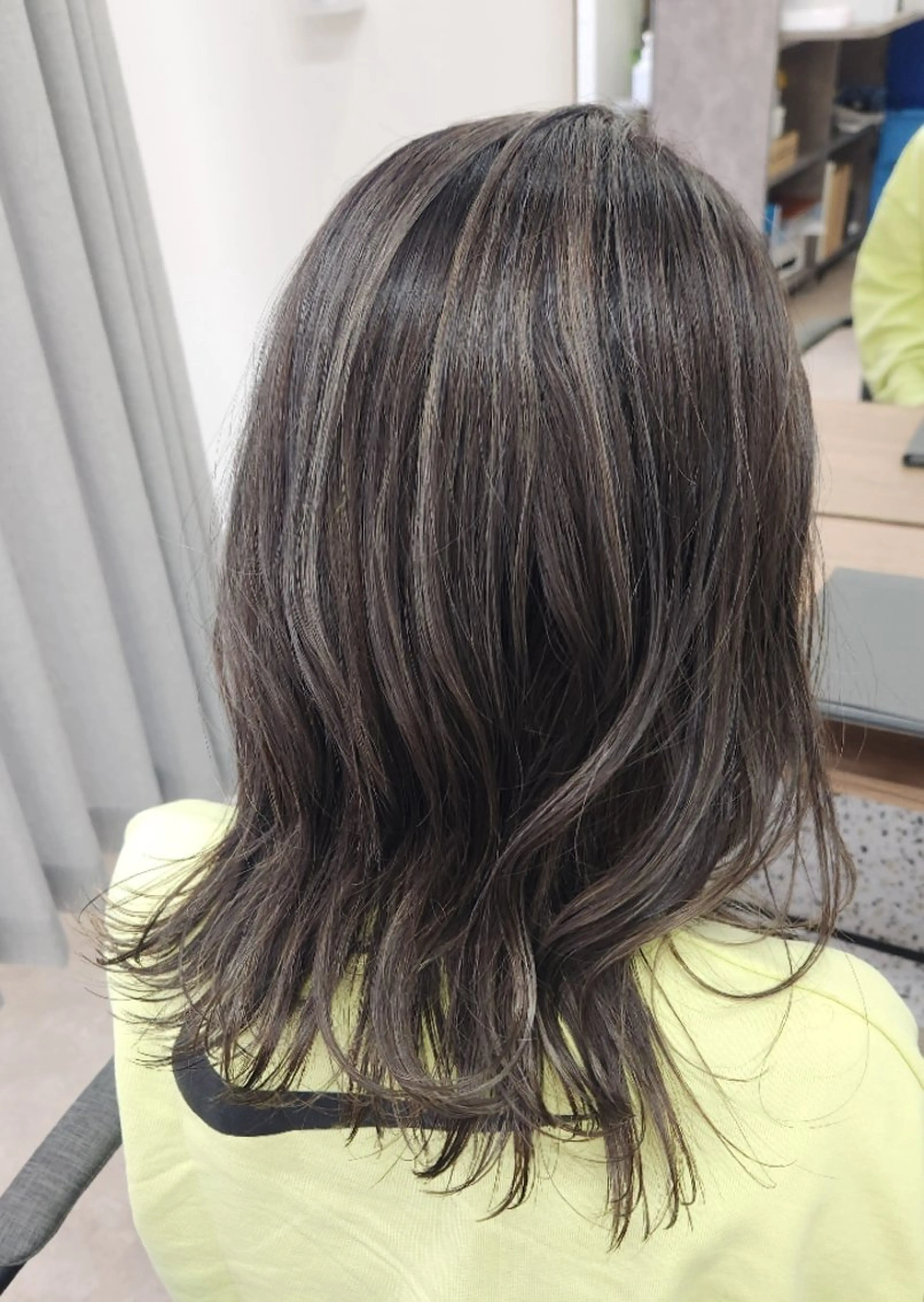 セミロング カラー ハイライトカラー 3Dハイライト ハイライト TELA HAIR 土気あすみが丘店所属・✂ AYAのヘアスタイル