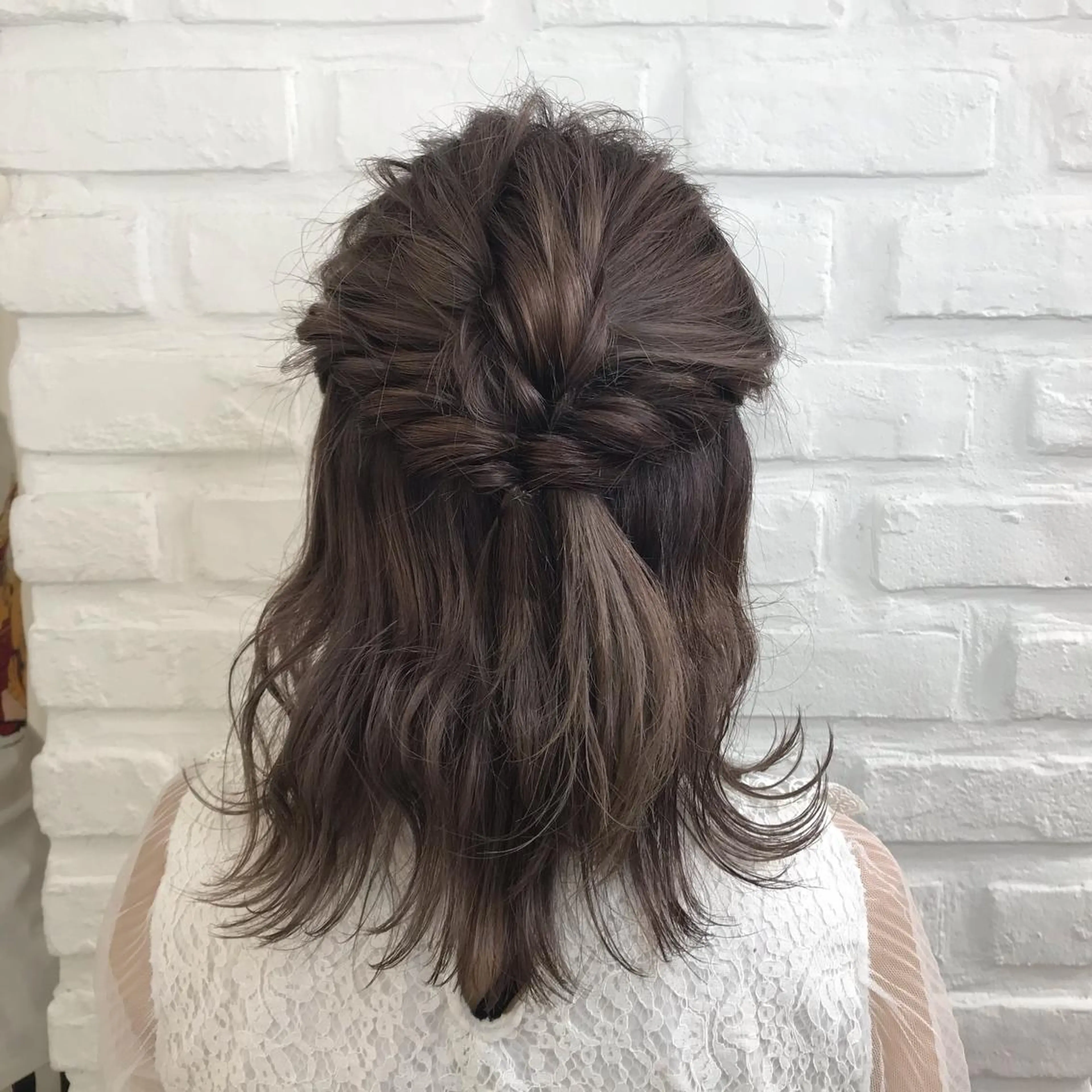 セミロング ヘアアレンジ ハーフアップ ヘアセット 暖色カラー🌹 中山由梨のヘアスタイル