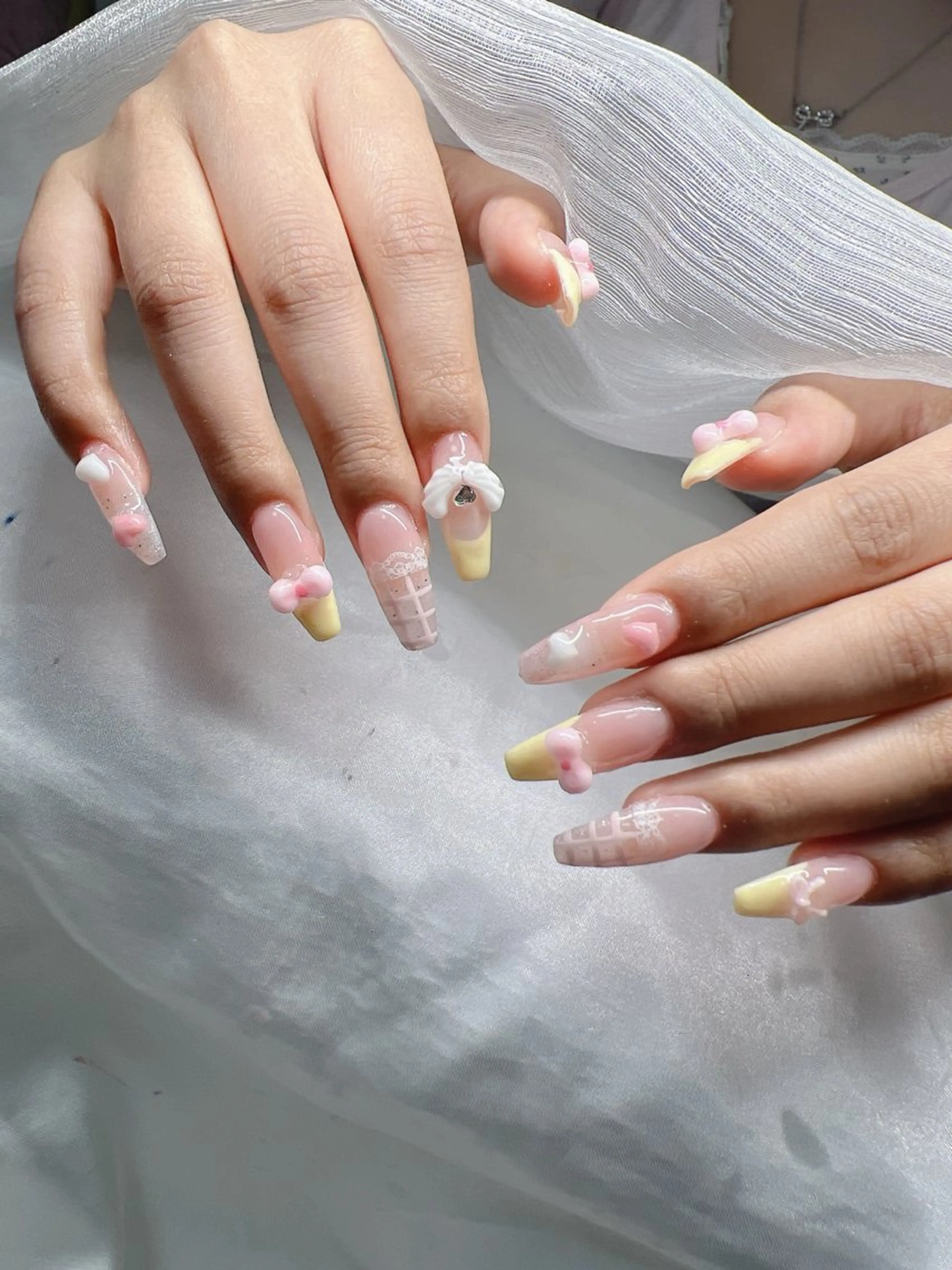 ネイル 長さ出し グラデーション 卒業式 キラキラネイル マグネットネイル ハンドネイル Lee Nailsのネイルデザイン