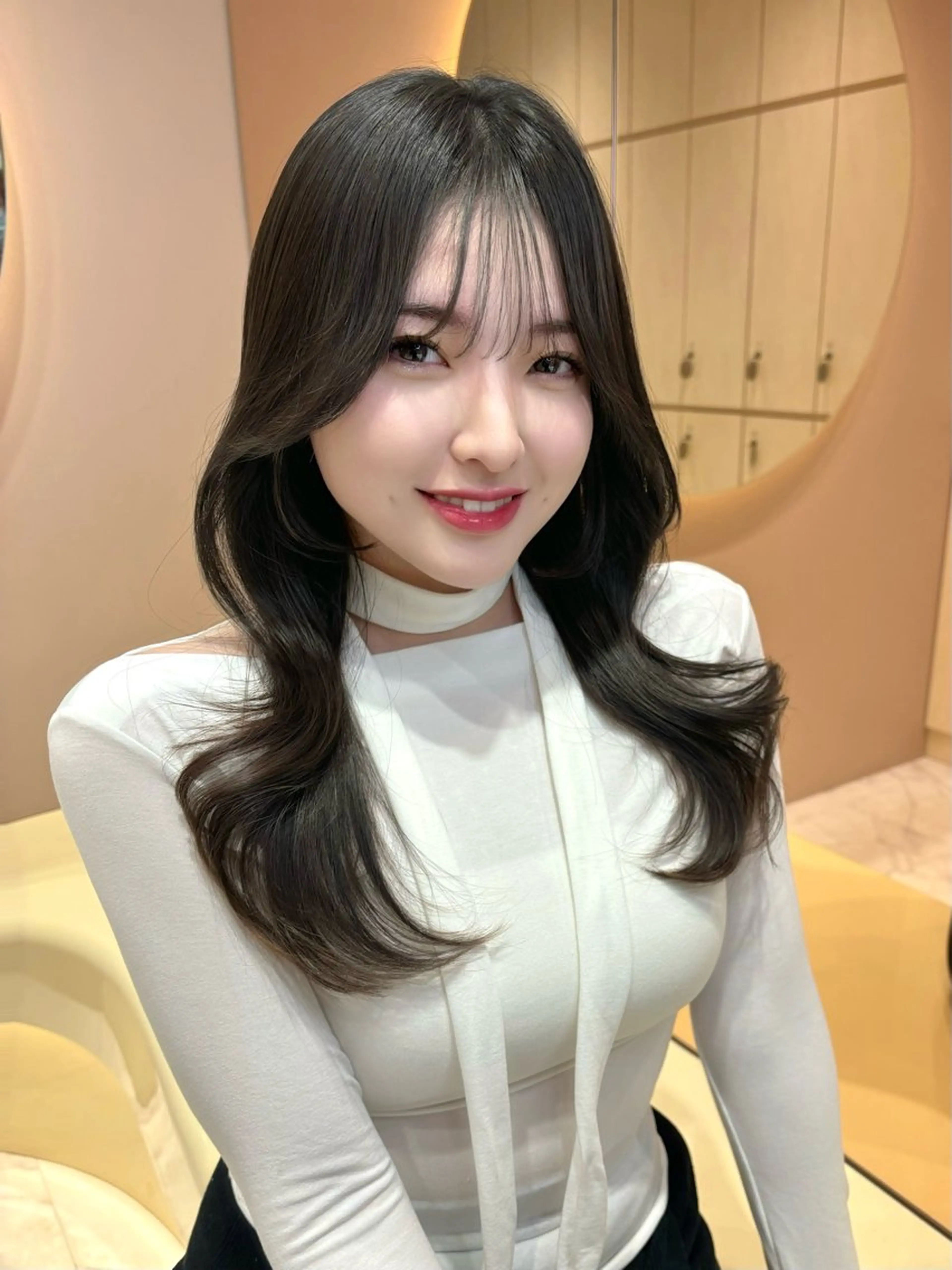 ロング カラー ヘアアレンジ グレージュ オリーブグレージュ オリーブグレー くびれヘア 顔まわりレイヤー カット ヘアカラー ささき すずねのヘアスタイル