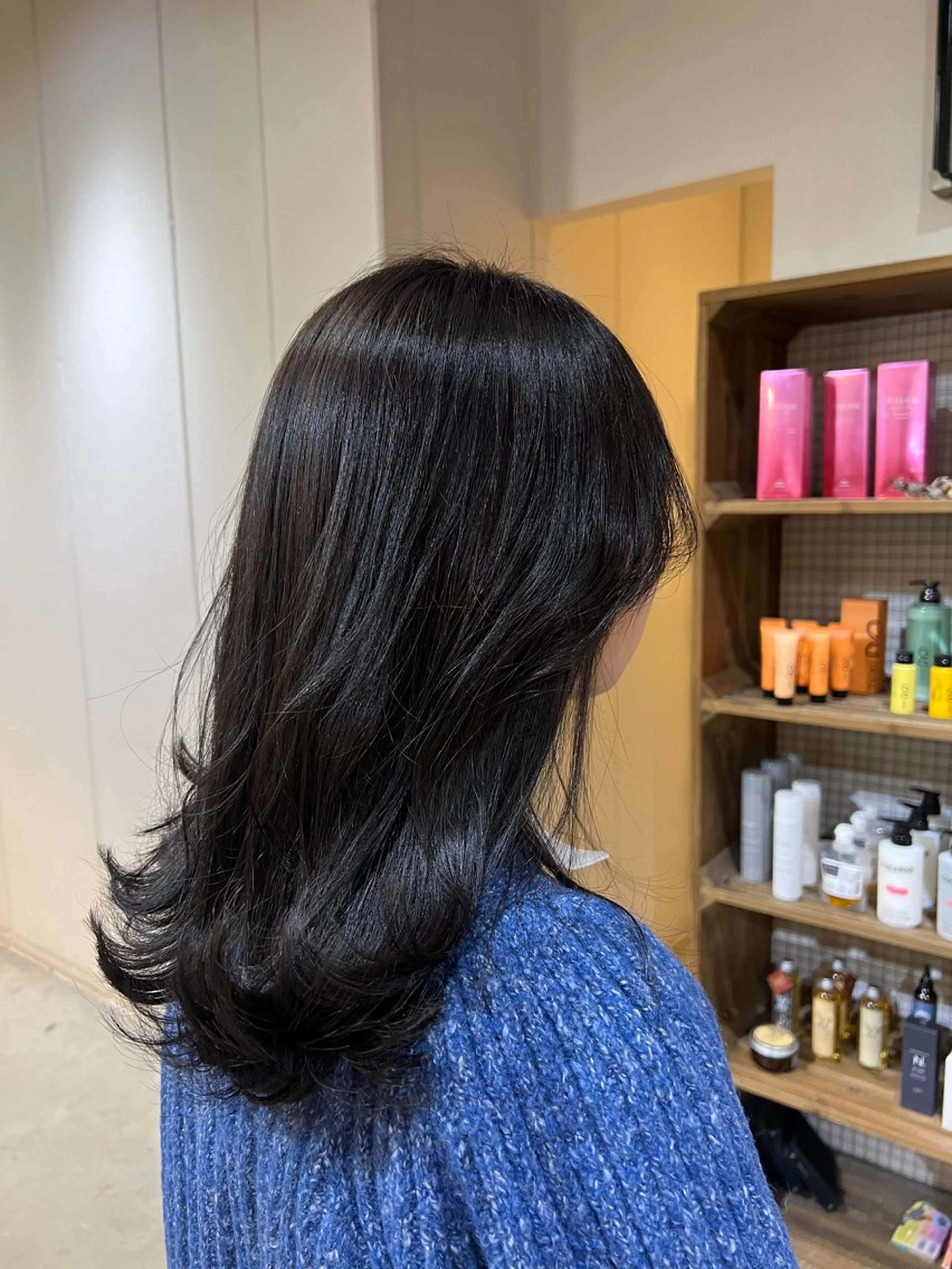 ミディアム カラー 顔まわりレイヤー レイヤーカット beleefric 🩵黒木芽衣のヘアスタイル