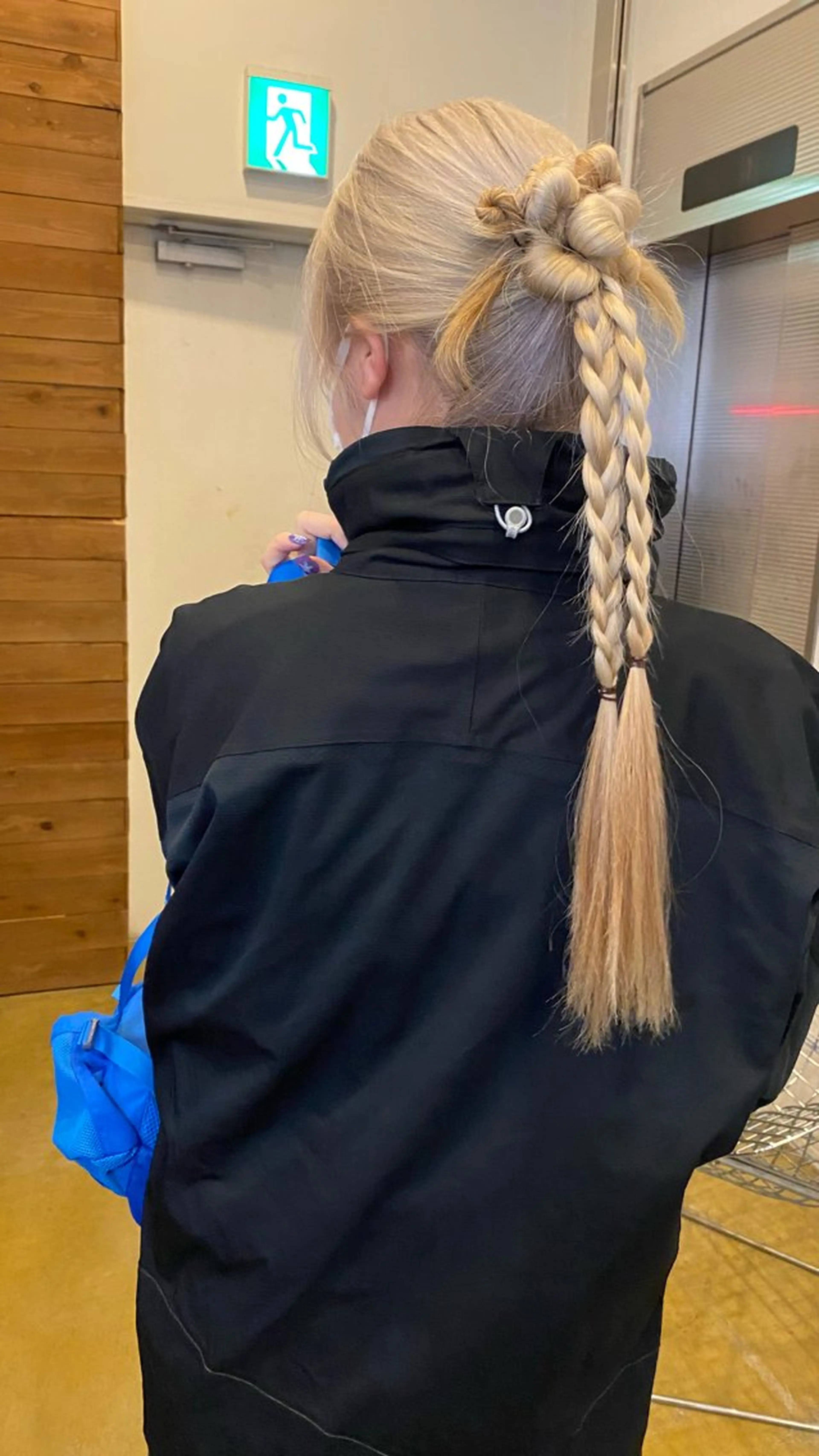 カラー ヘアアレンジ 磯谷 朋のヘアスタイル