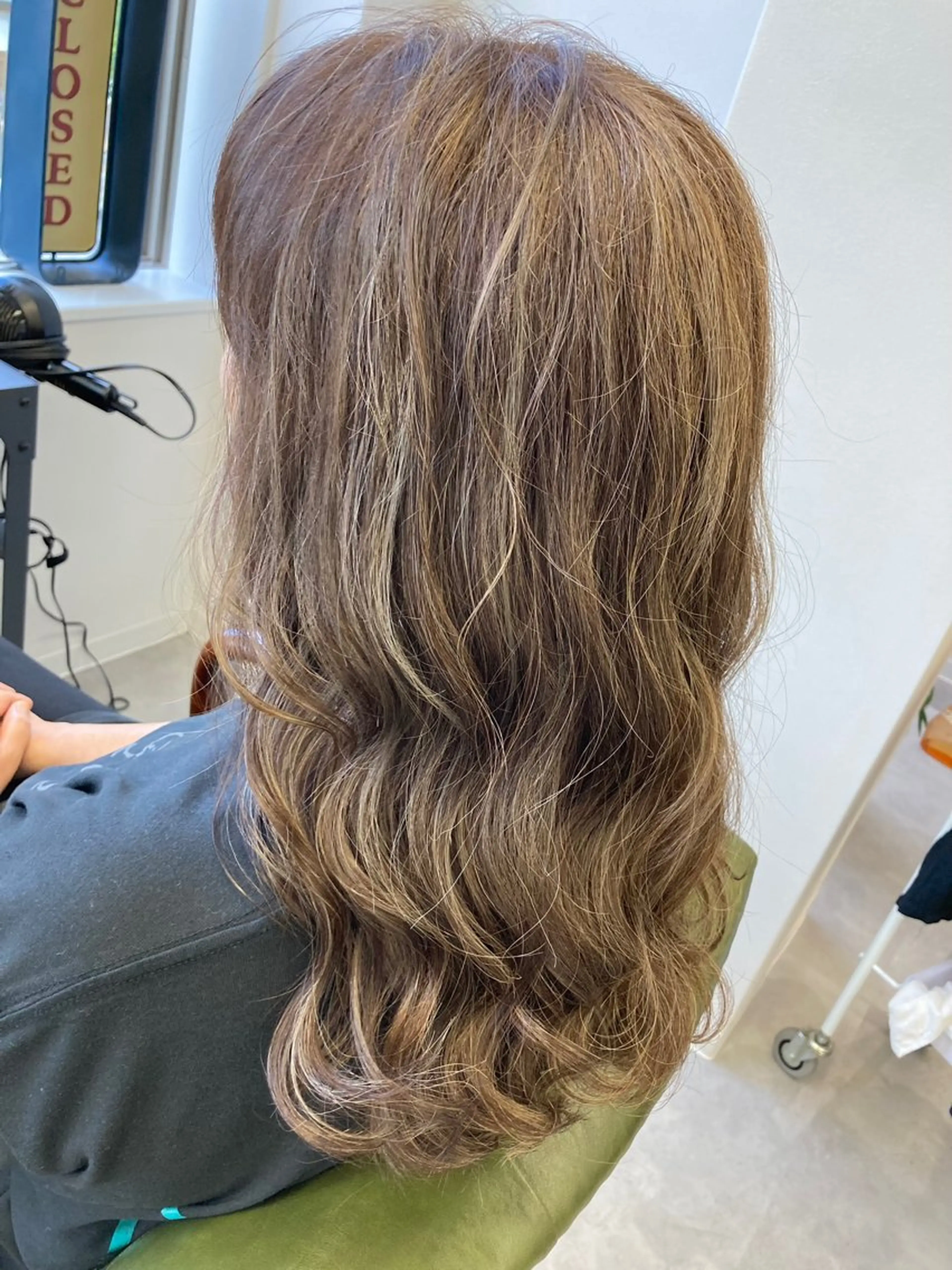 ミディアム カラー ハイライトカラー ハイライト カット ヘアカラー トリートメント SHAFT Ieiriのヘアスタイル