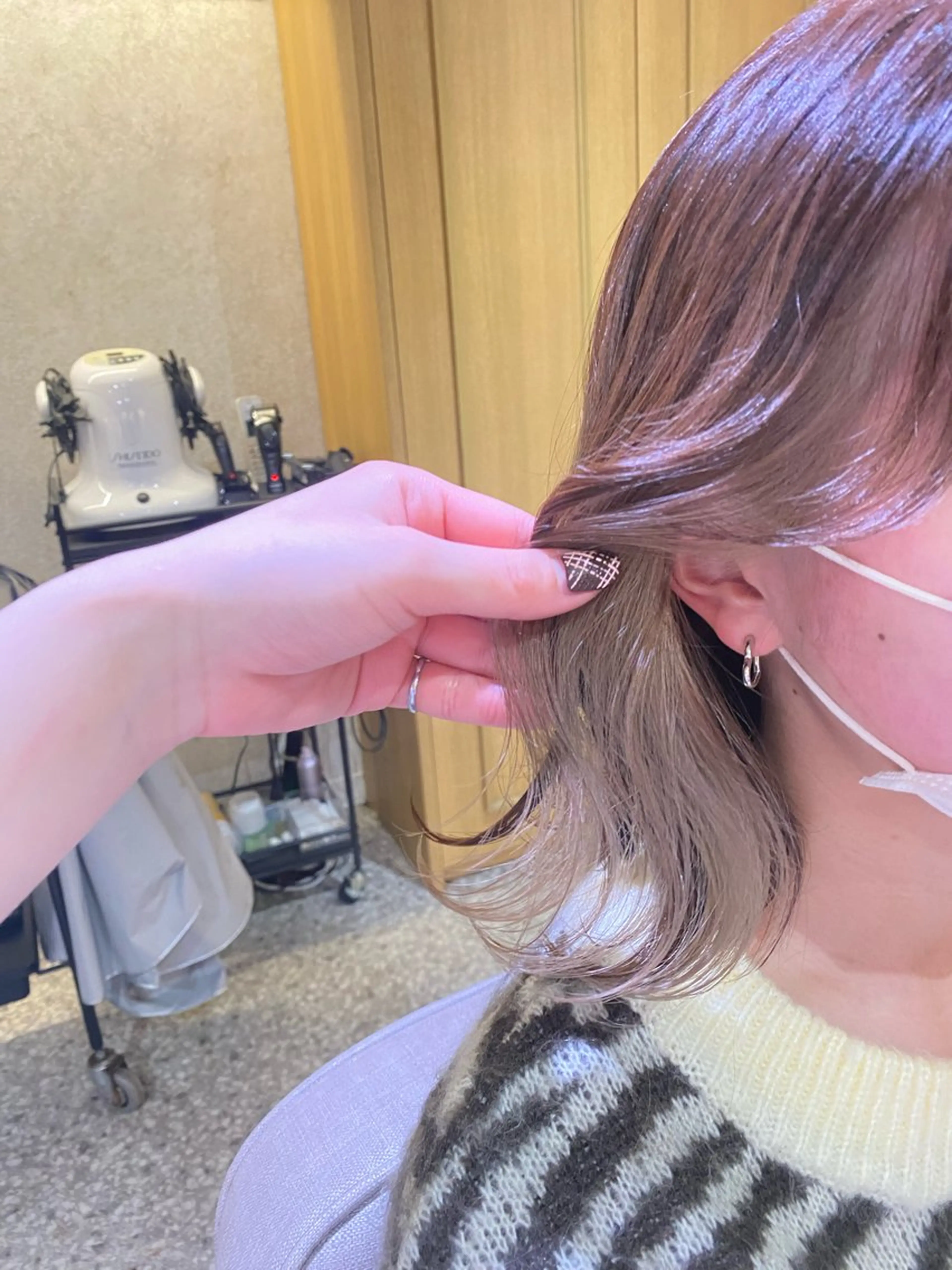 【SNSで大人気☆イヤリングカラー】インナーブリーチ+カラー+プレTRの写真