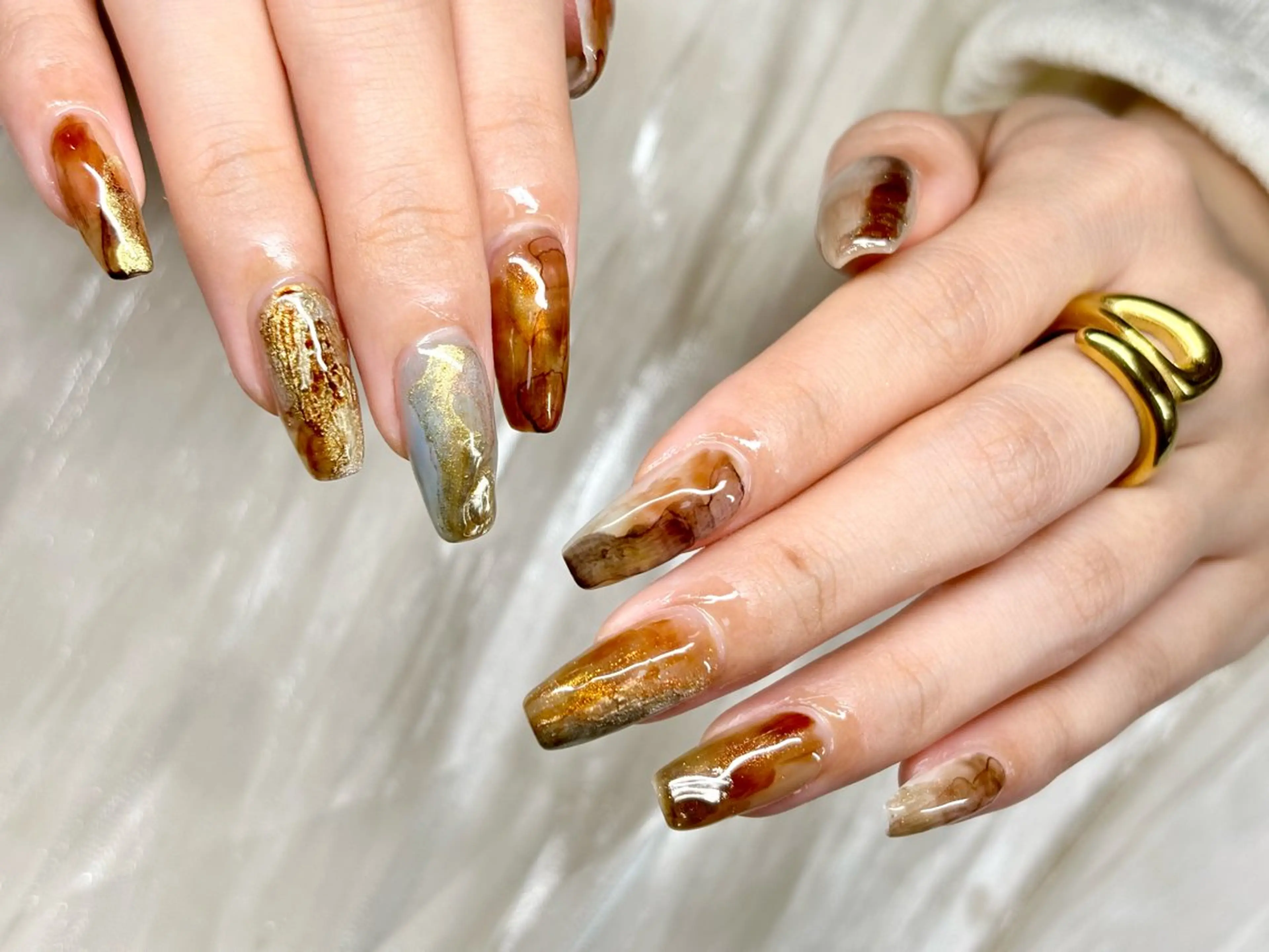 ネイル ブラウン ミラーネイル 持ち込み ニュアンスネイル ぷっくりネイル N.KIRARI hanaのネイルデザイン