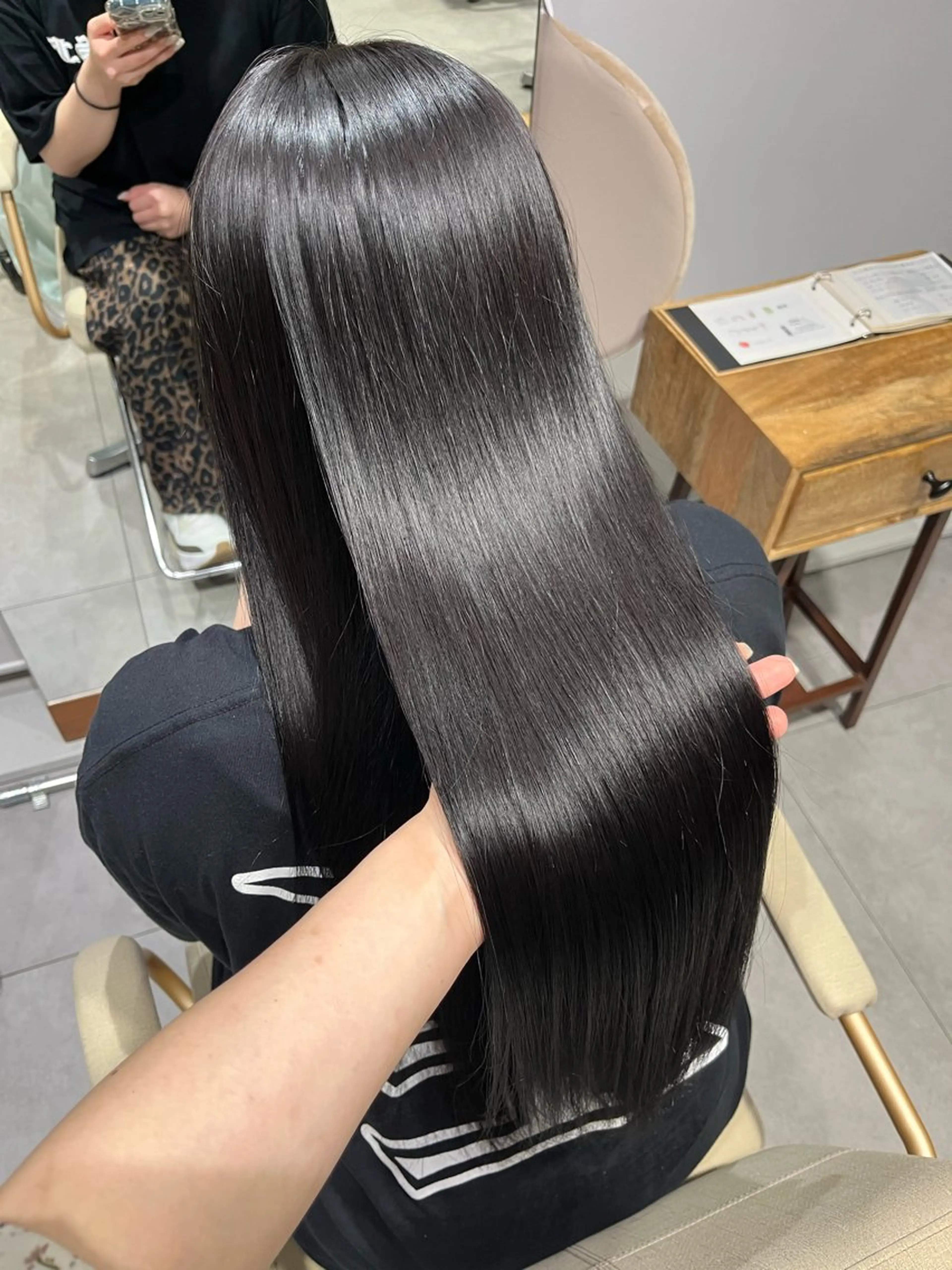 カラー グレージュ 相宮 優羽のヘアスタイル