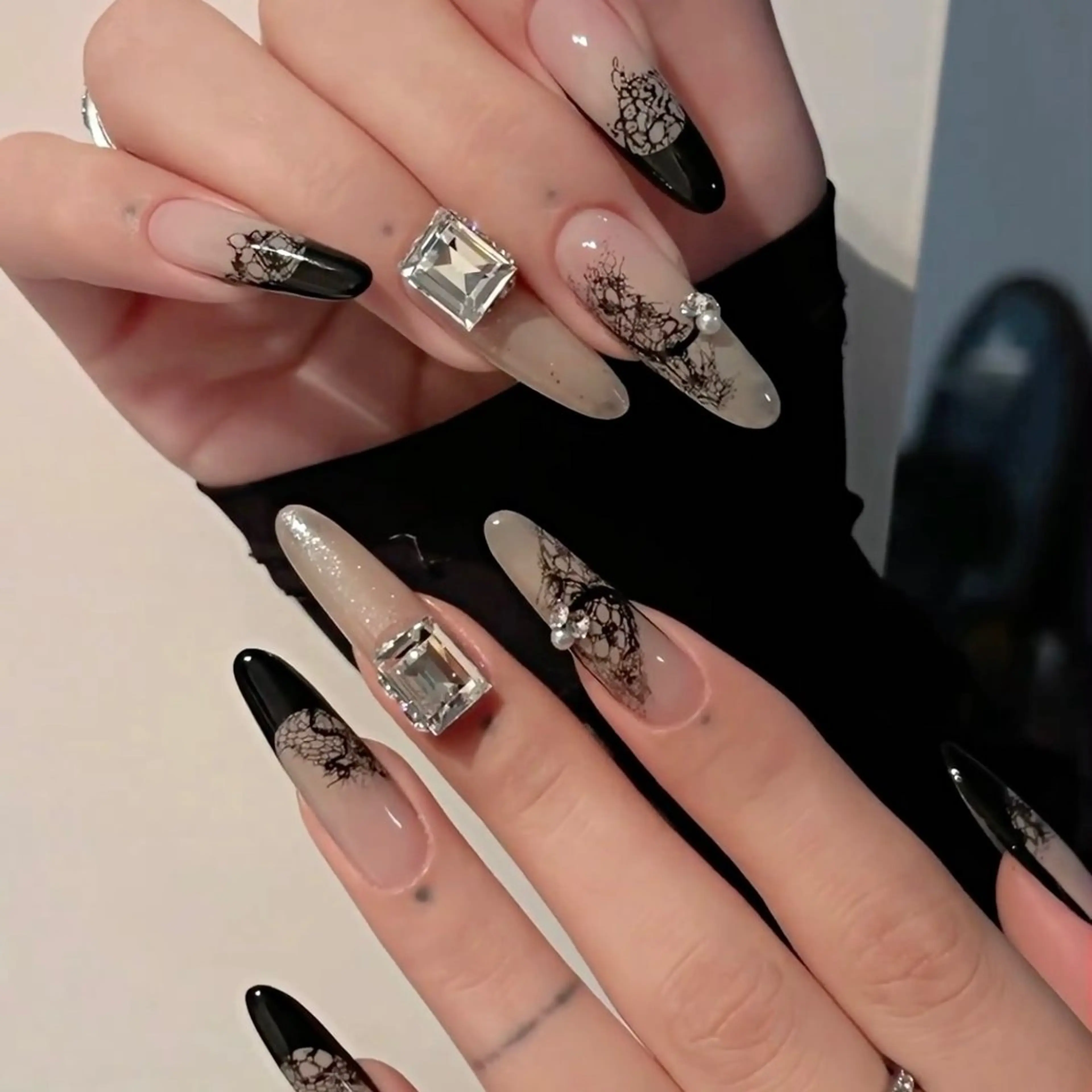 ネイル チークネイル フレンチネイル ジェルネイル ガーリー キラキラネイル ハンドネイル UM nail salon所属・高橋 雪のネイルデザイン