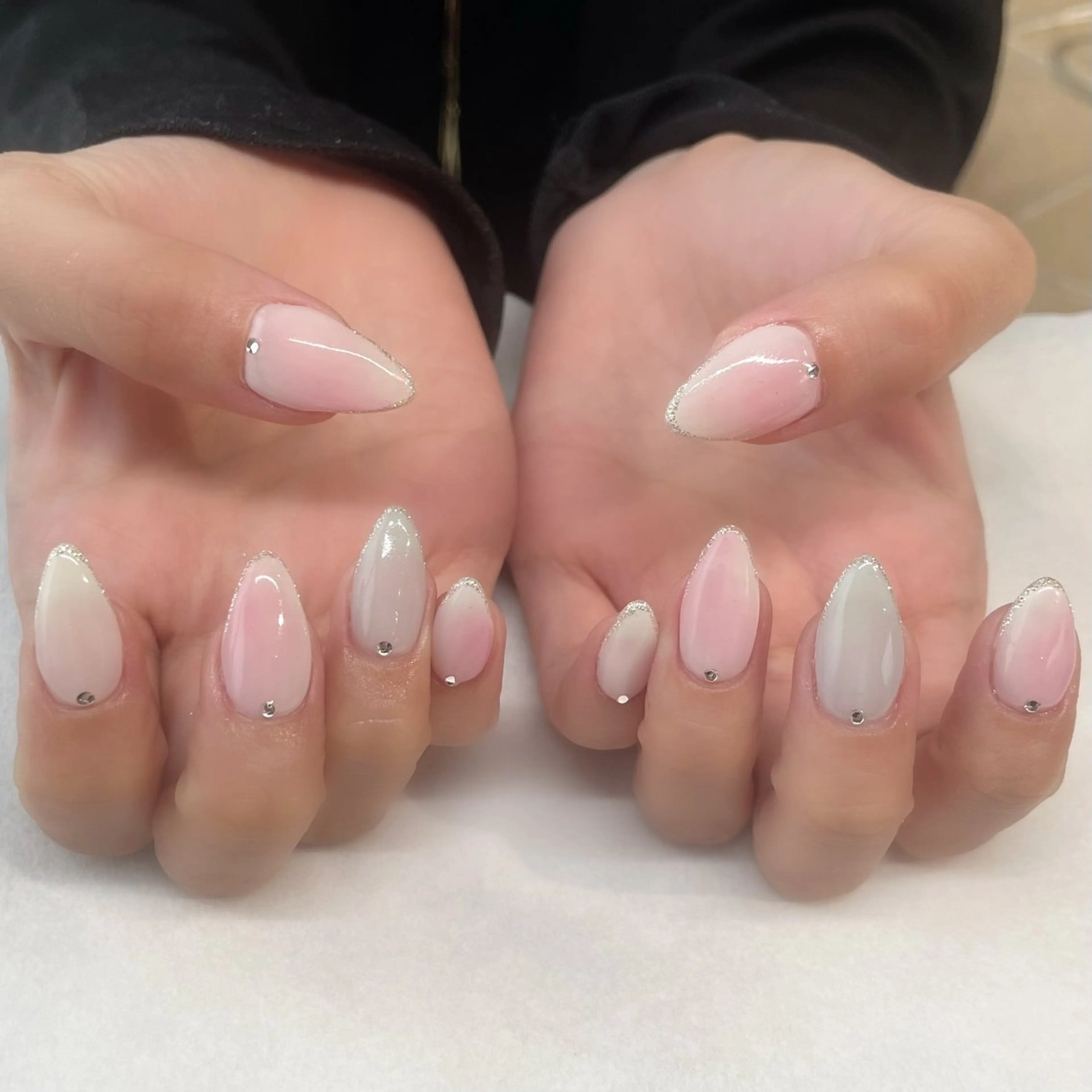 ネイル ハンドネイル 🌈🐰 saki. m 🐰🌈のネイルデザイン