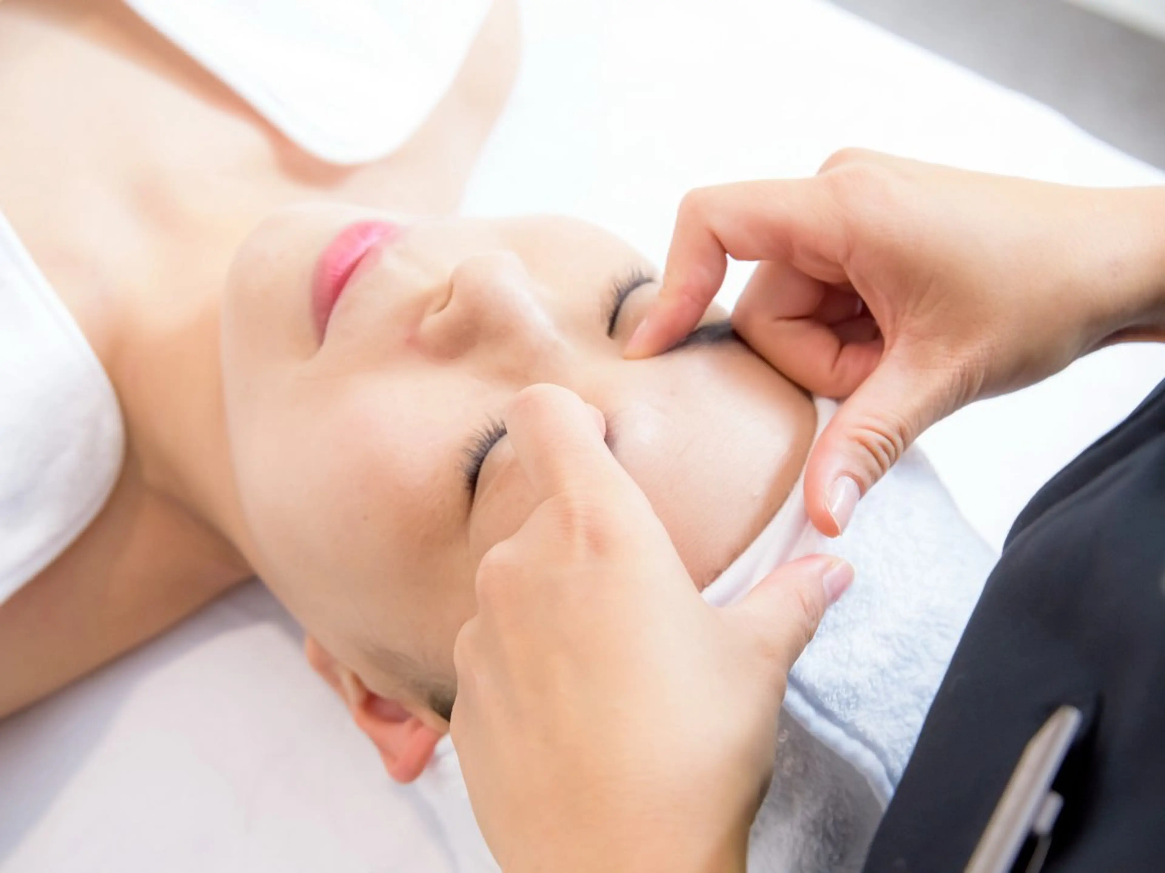 【小顔になりたい】ハイパーナイフ小顔フェイシャル＋眼精疲労+ヘッド90分の写真