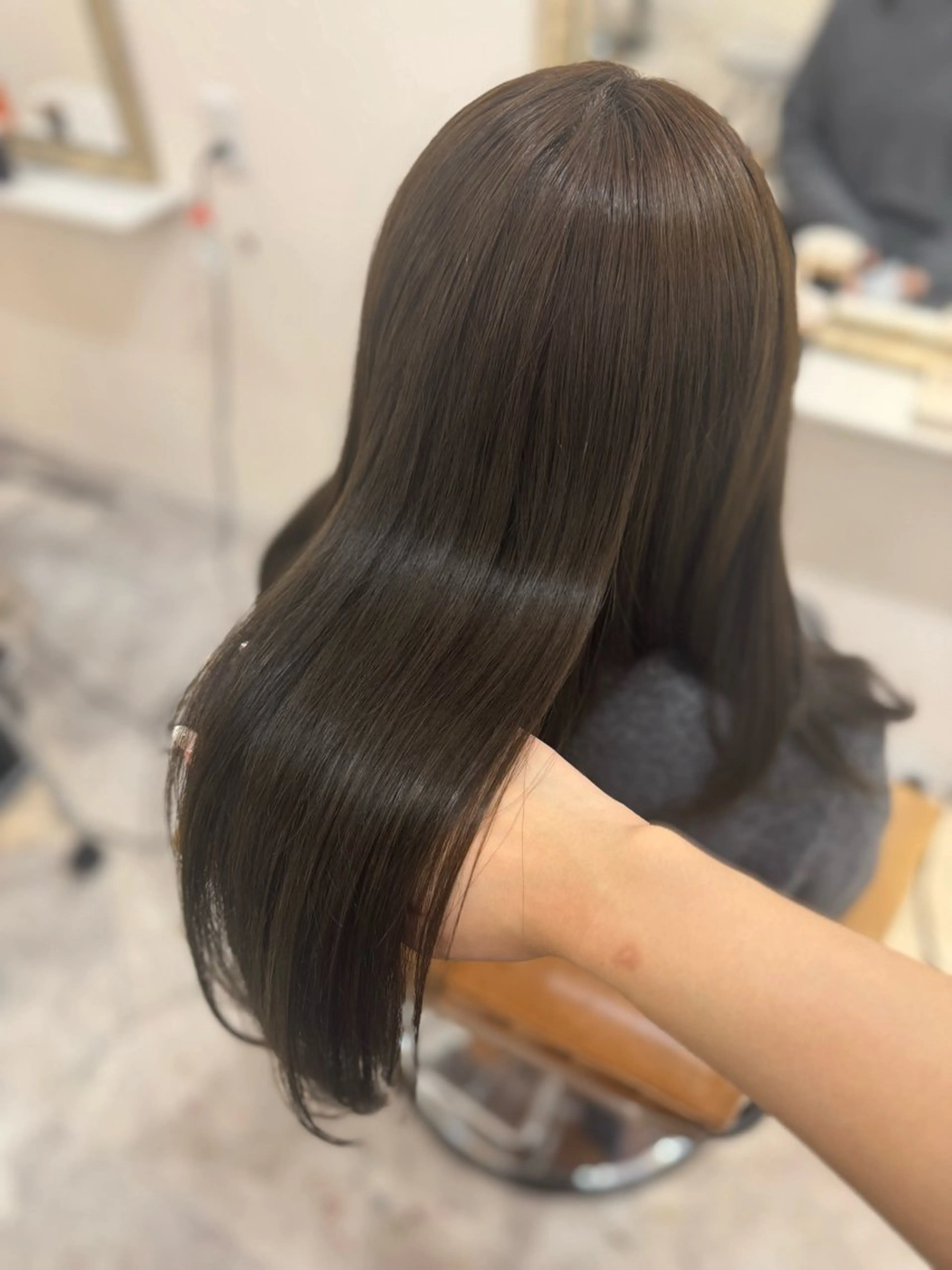 ロング カラー ベージュカラー ブリーチ ブラウンカラー 透明感カラー ダブルカラー 赤み無し柔らかカラー 【梅田】madokaのヘアスタイル