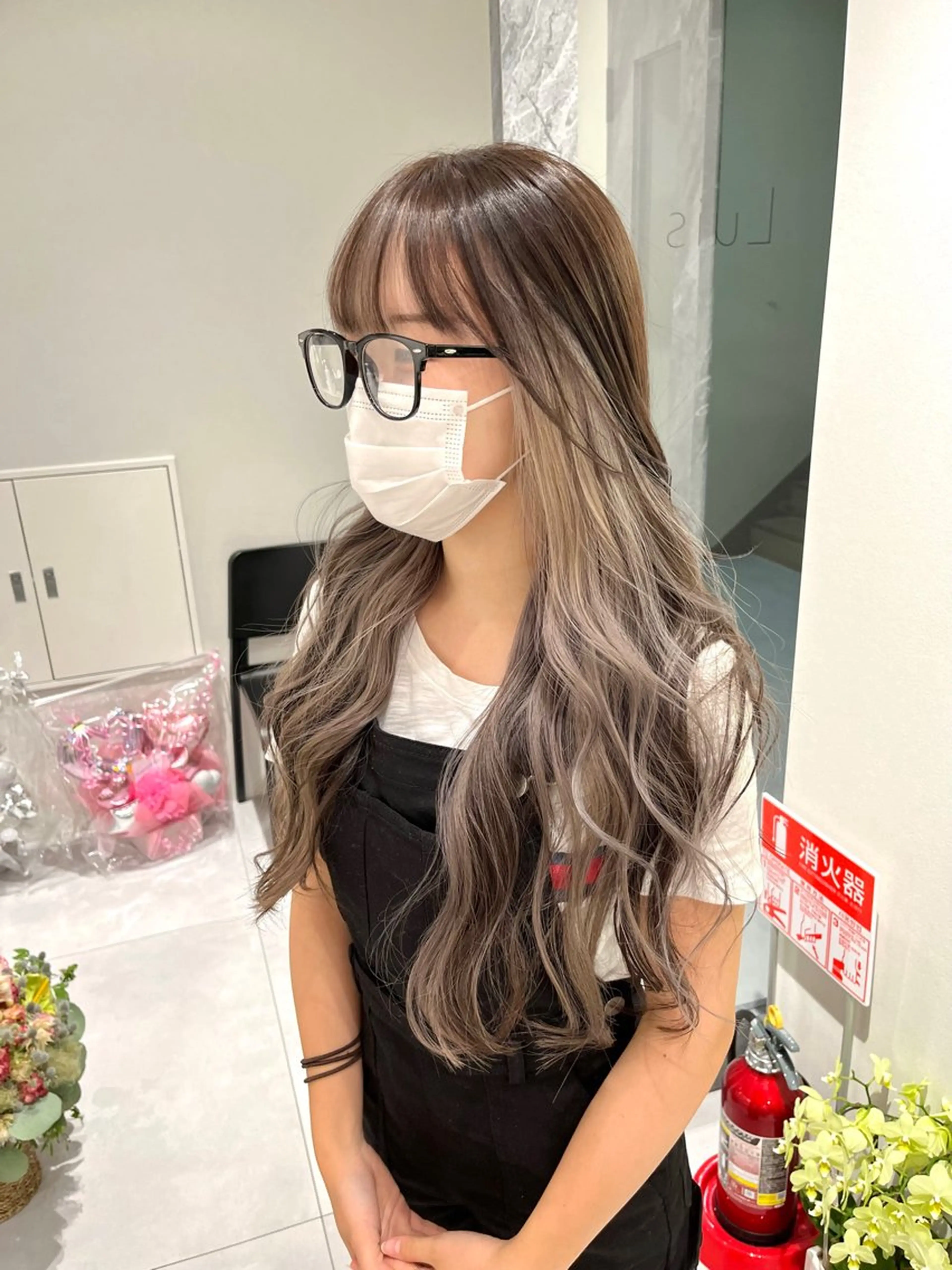 ロング カラー ヘアカラー バレイヤージュ ハイライトのヘアスタイル