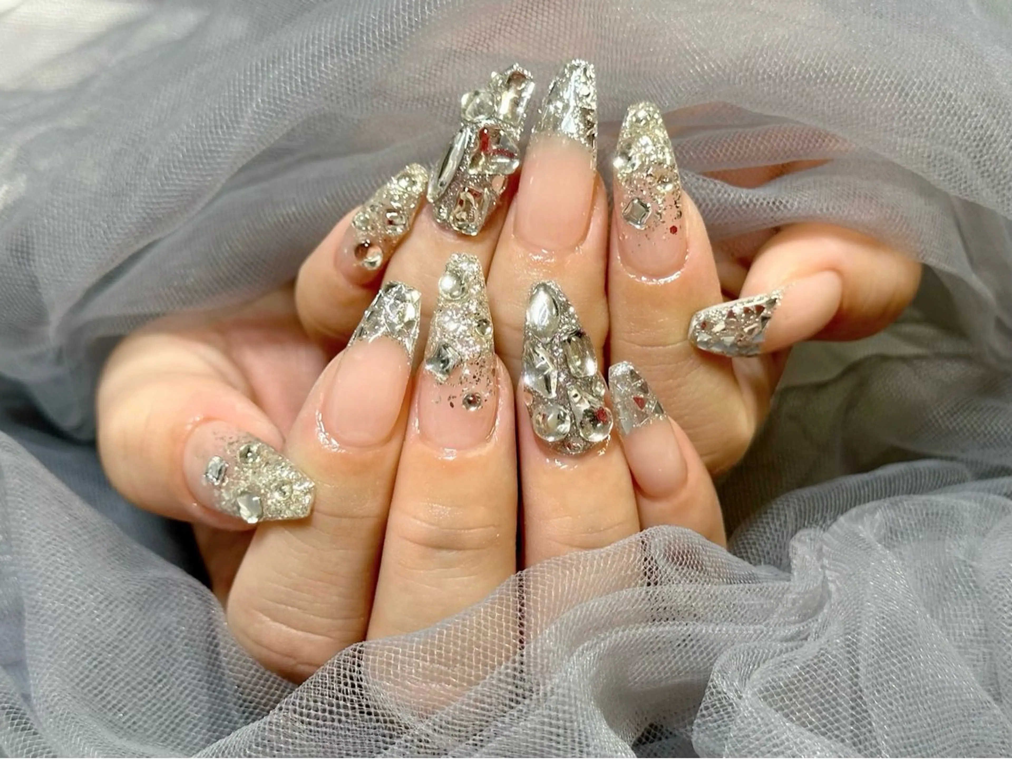 ネイル フレンチネイル ガラスフレンチ ラメ(グリッター) ラメグラデーション ハンドネイル KURELLY所属・Nail Salon KURELLYのネイルデザイン