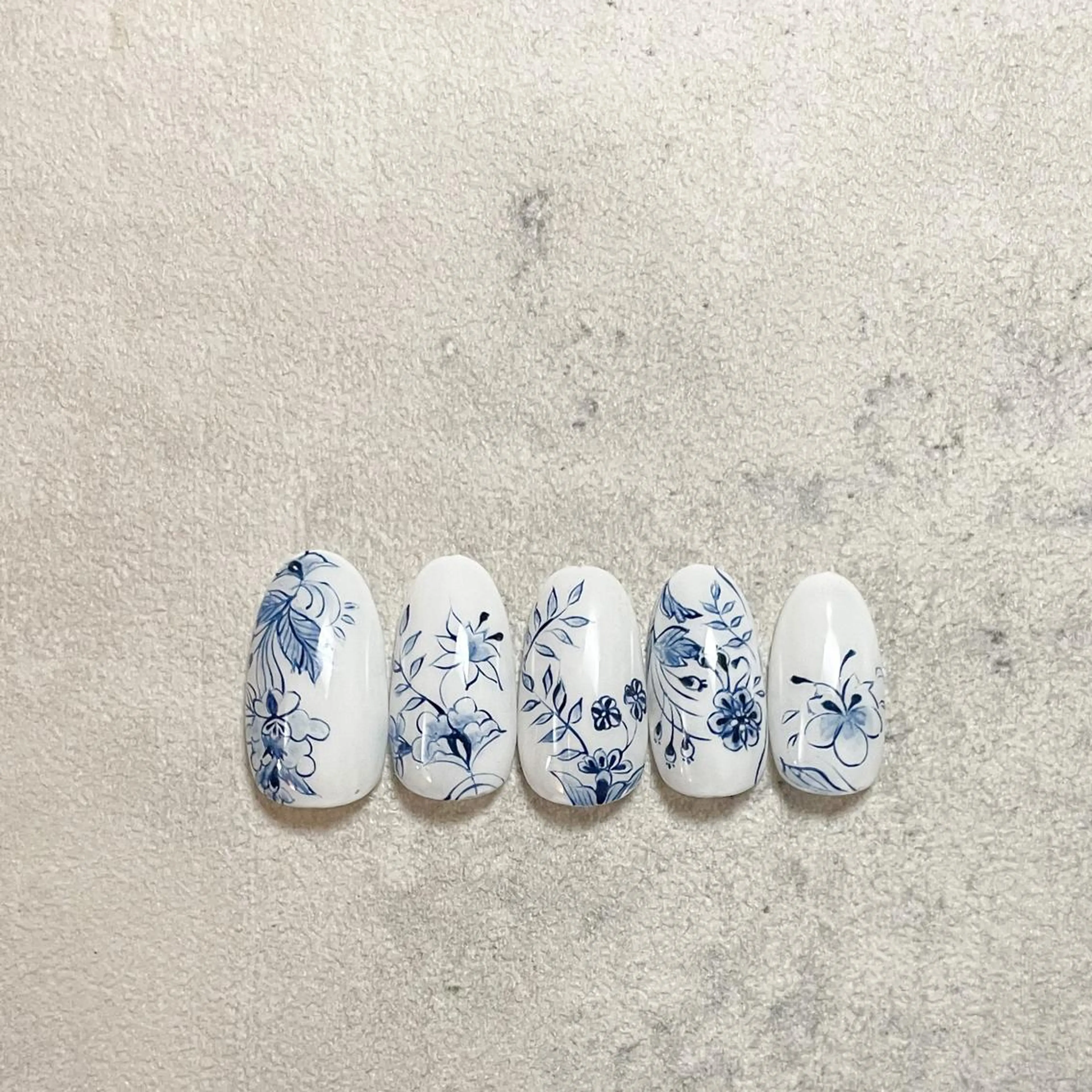 ネイル ハンドネイル atelier FIORITURA所属・FIORITURA aiのネイルデザイン