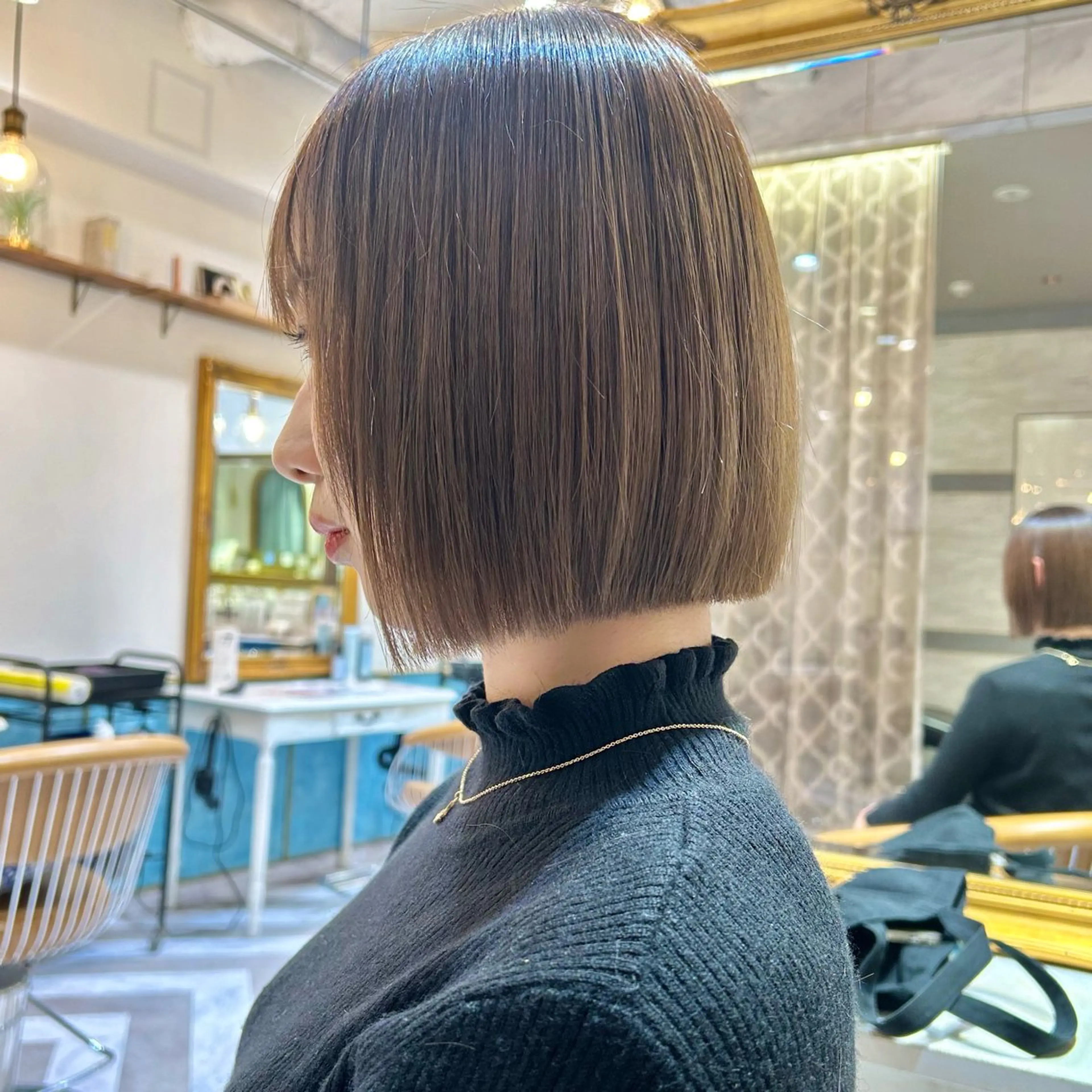 ミディアム カラー ワンレンボブ ブリーチ ブリーチなしカラー ボブ 顔周りカット カット ヘアカラー 縮毛矯正 髪質改善【縮毛矯正】 美髪ボブを量産する人のヘアスタイル