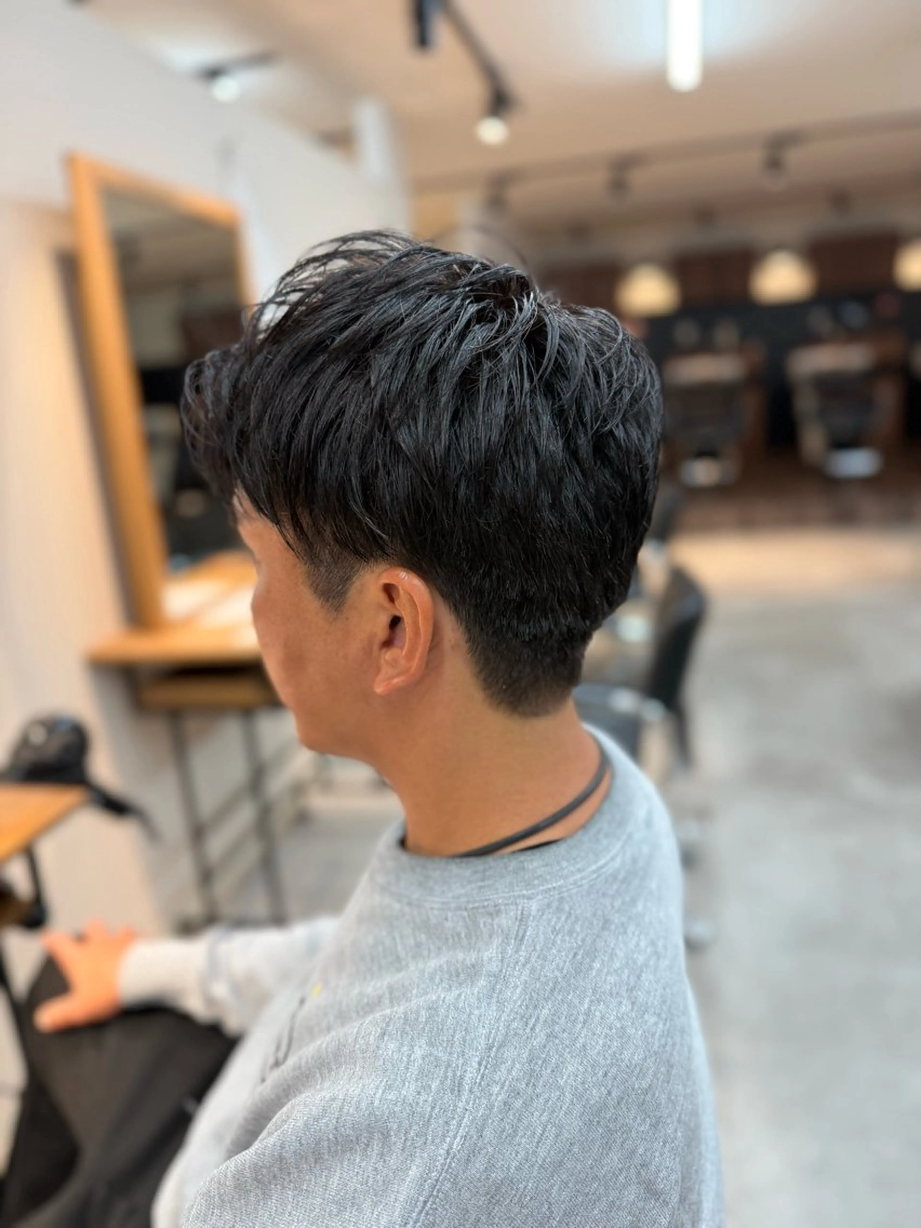 メンズ ビジネス センターパート ダウンパーマ フェザーパーマ メンズ韓国風 カット ダウンパーマ/メンズ パーマ/千葉駅/下田のヘアスタイル