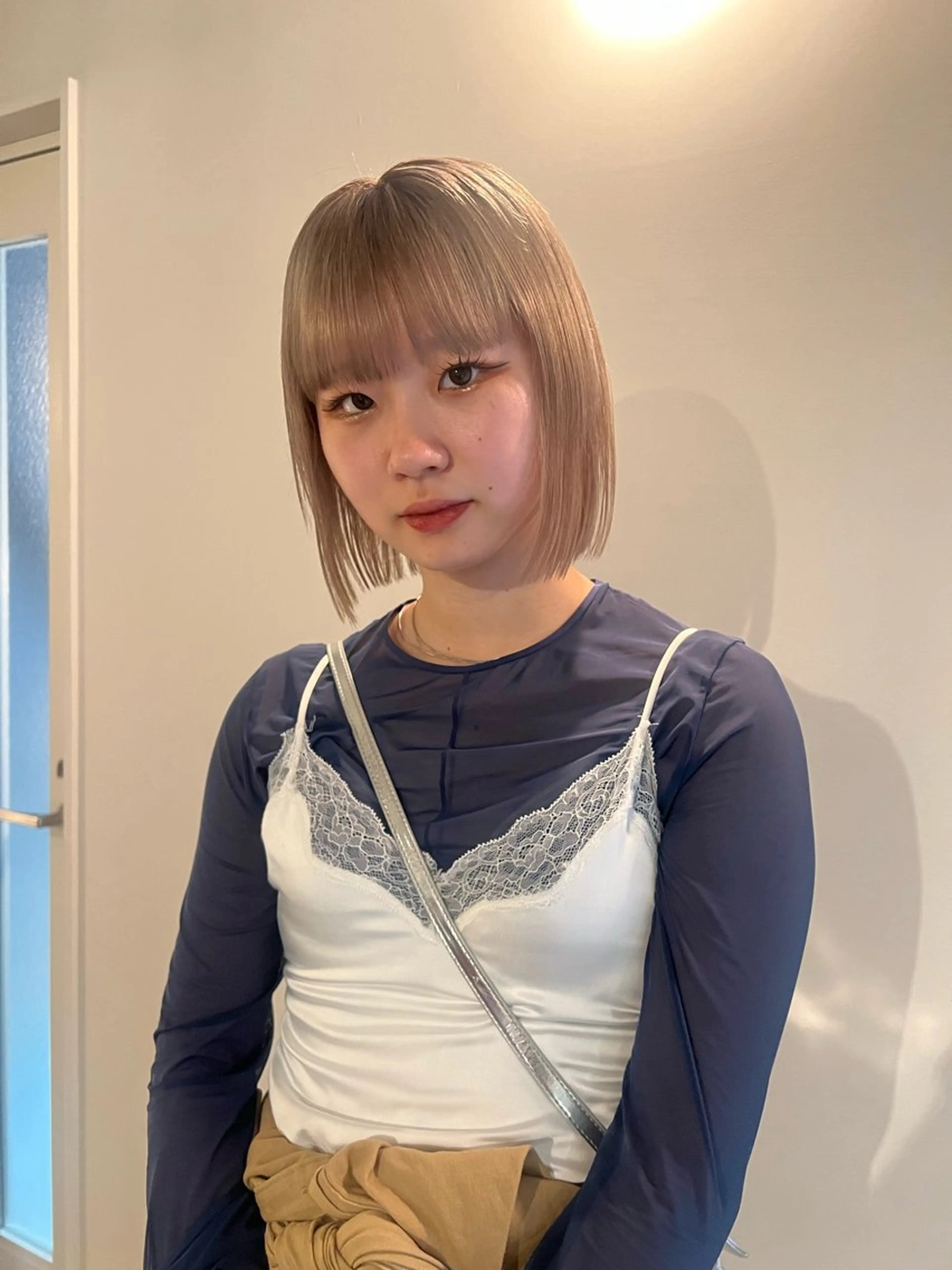 ミディアム カラー 伊藤 美咲のヘアスタイル