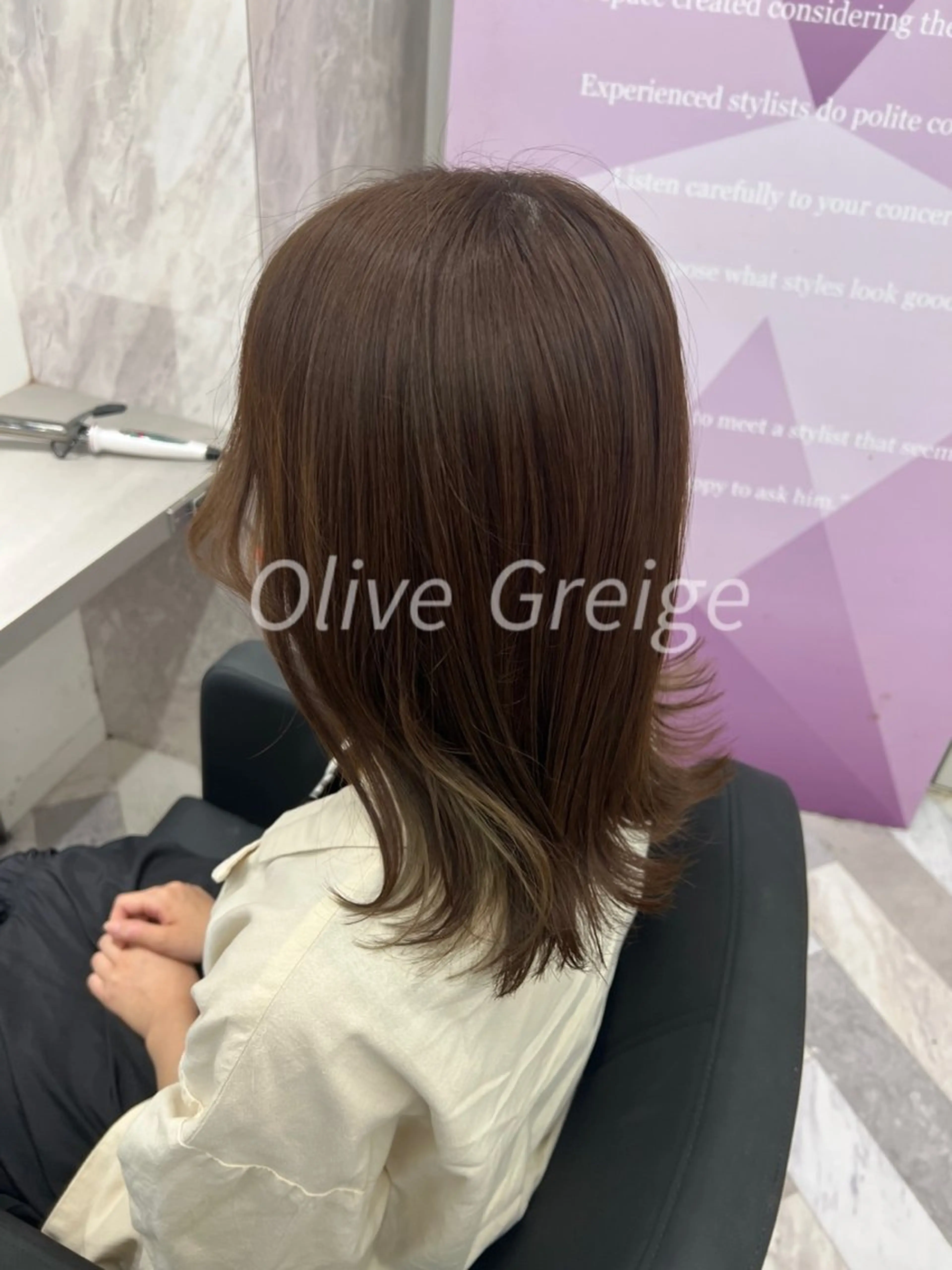 ミディアム カット ヘアカラー トリートメント 艶ハイトーン🔆 ️️️安座間 希のヘアスタイル