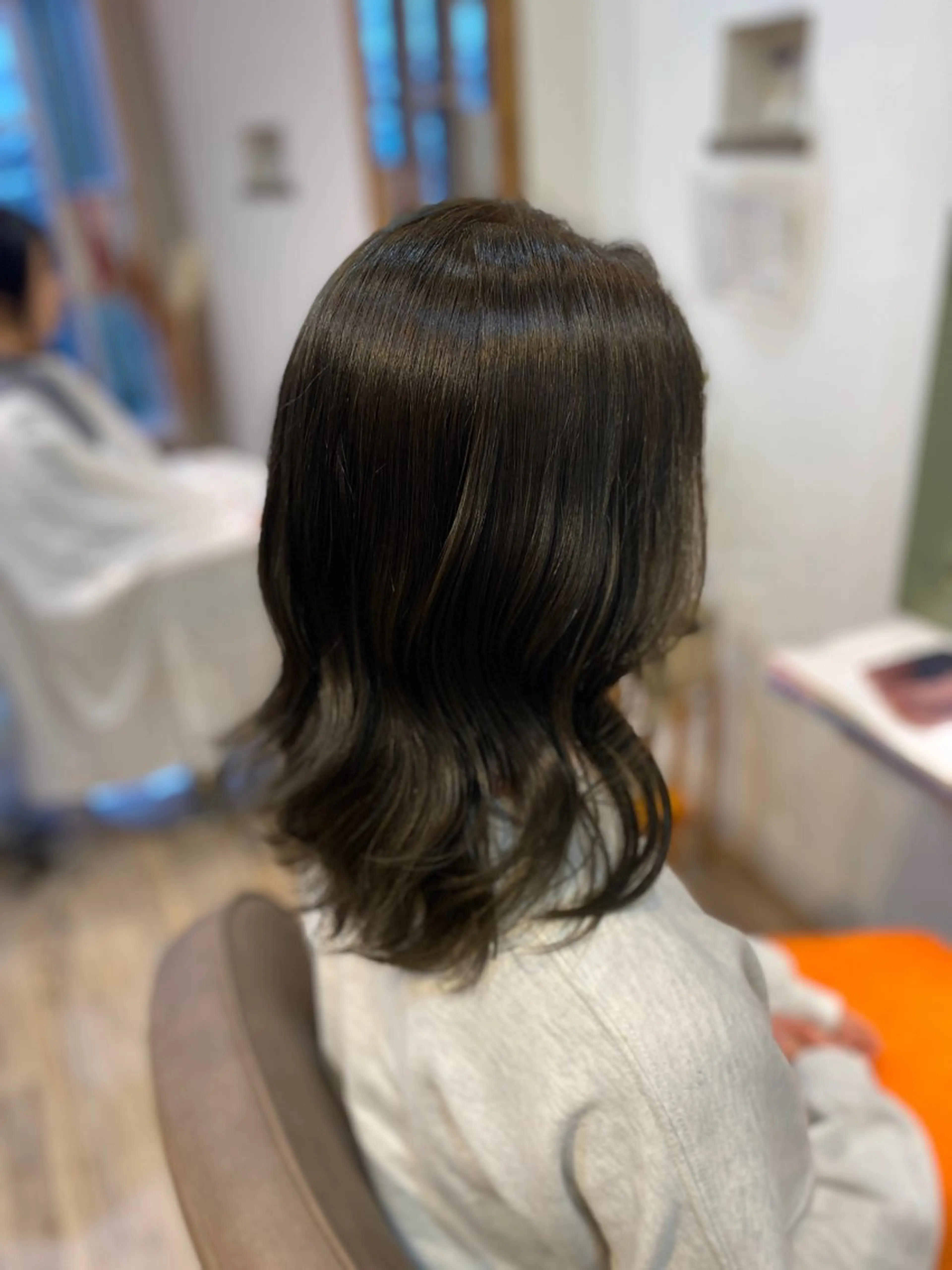 ミディアム カラー オリーブカラー 安住 千明のヘアスタイル