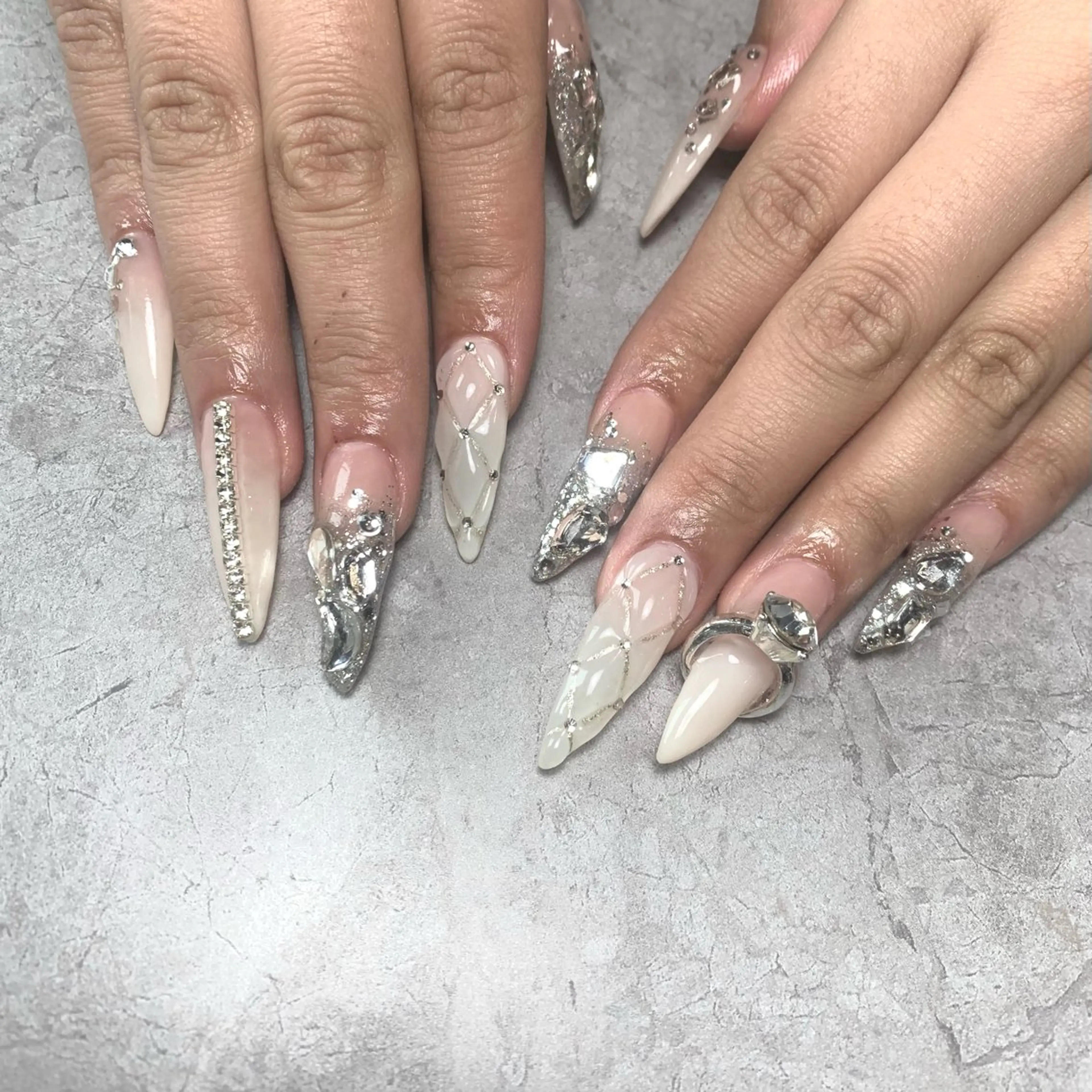 ネイル キラキラネイル ワンホンネイル ハンドネイル Nail Salon Lillion【リリオン】所属・lillion karenのネイルデザイン