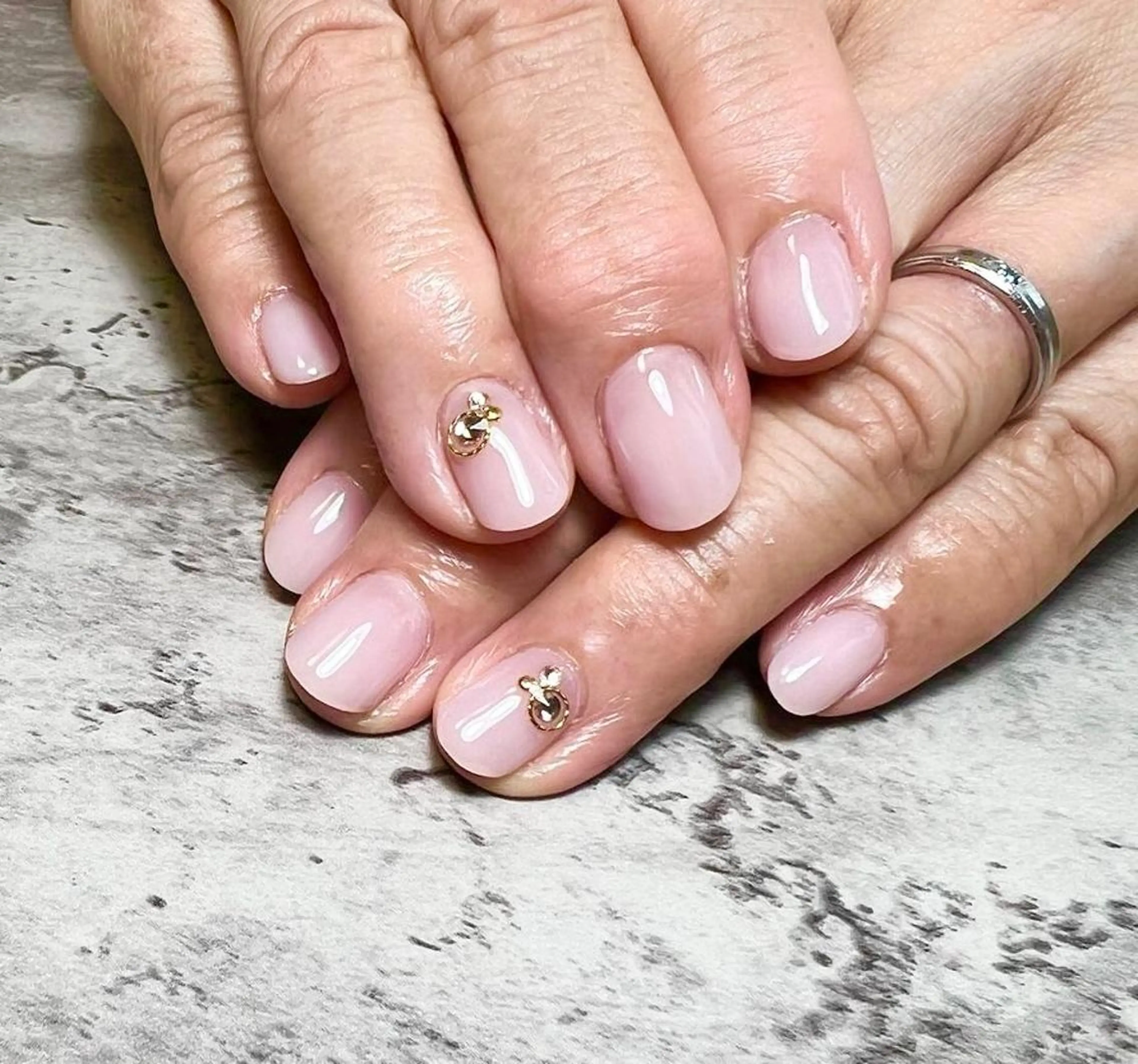 ネイル アートネイル ワンカラーネイル シンプルネイル Nails Prost!のネイルデザイン