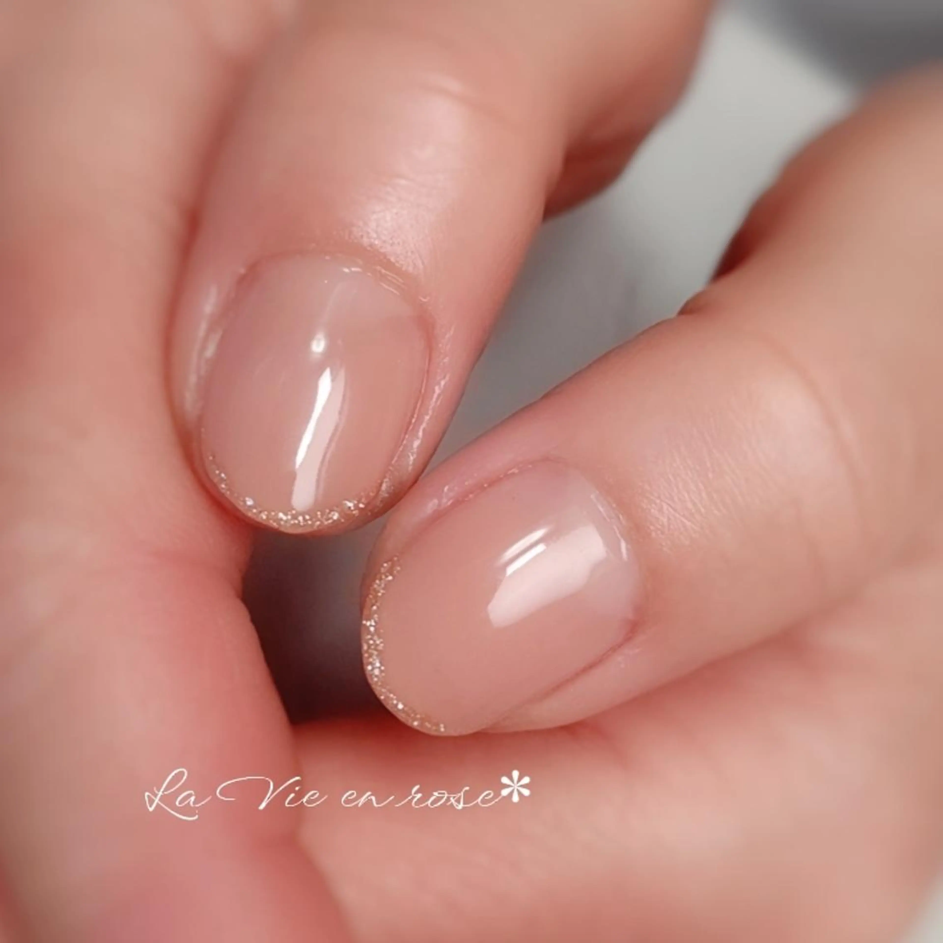 ミディアム ラヴィアン ローズのネイルデザイン