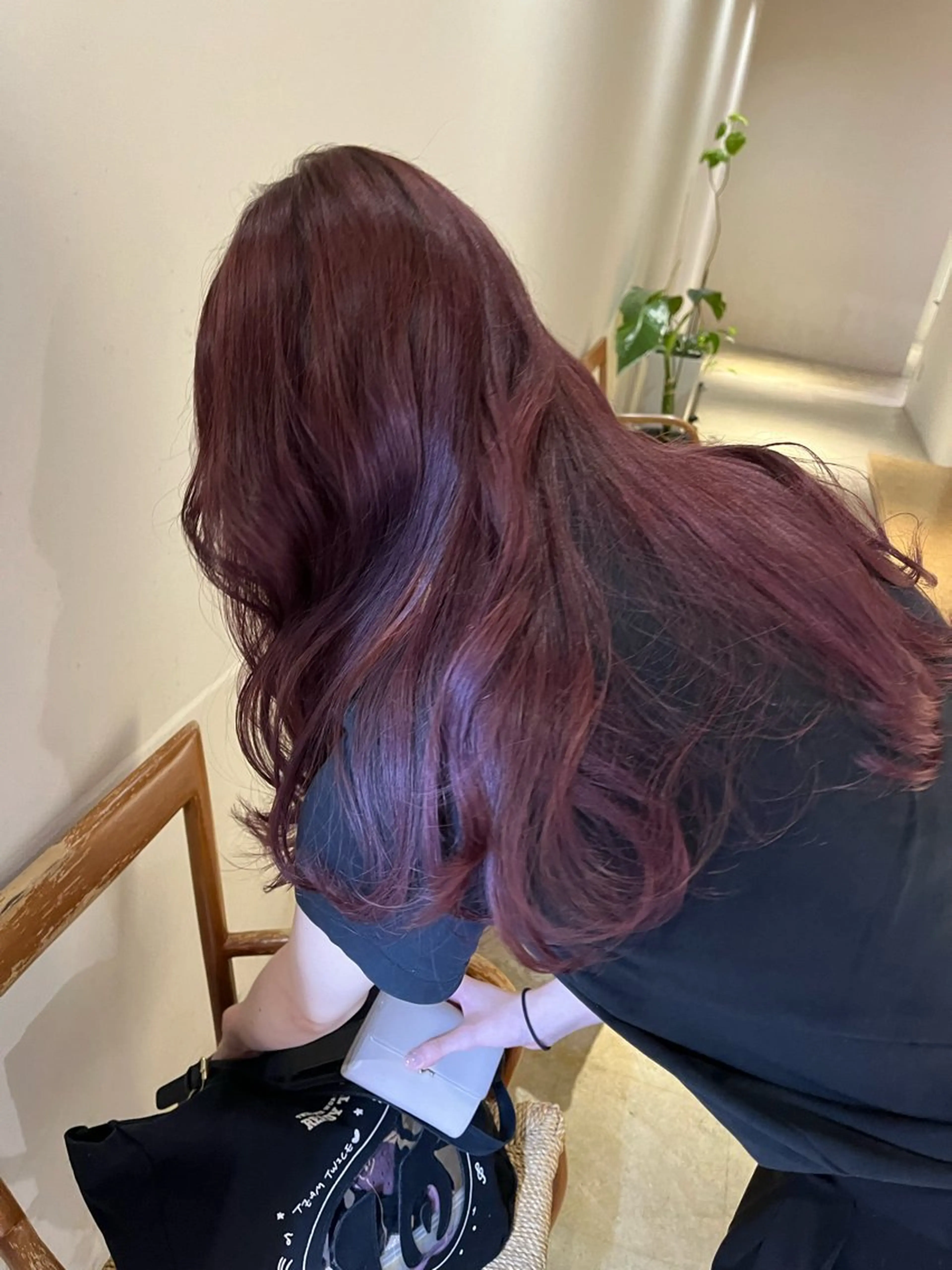 ロング カラー ブリーチ ボルドーカラー ダブルカラー ブリーチなしカラー ヘアカラー トリートメント えんぐちとも／透明感 カラー／博多ボブのヘアスタイル