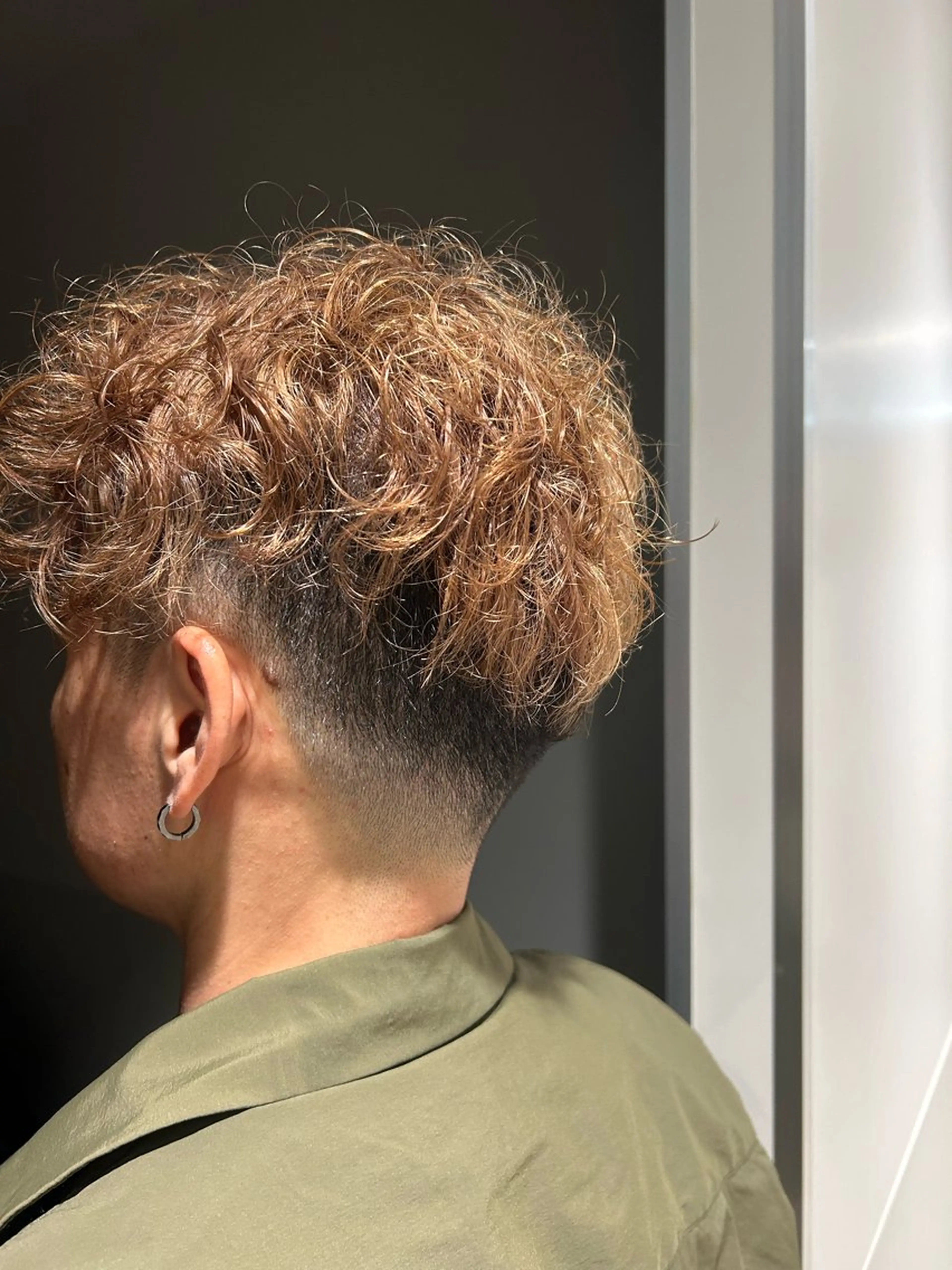 ショート カラー メンズ メンズブリーチ ブリーチ グラデーションカラー くせ毛 mariko まりこのヘアスタイル