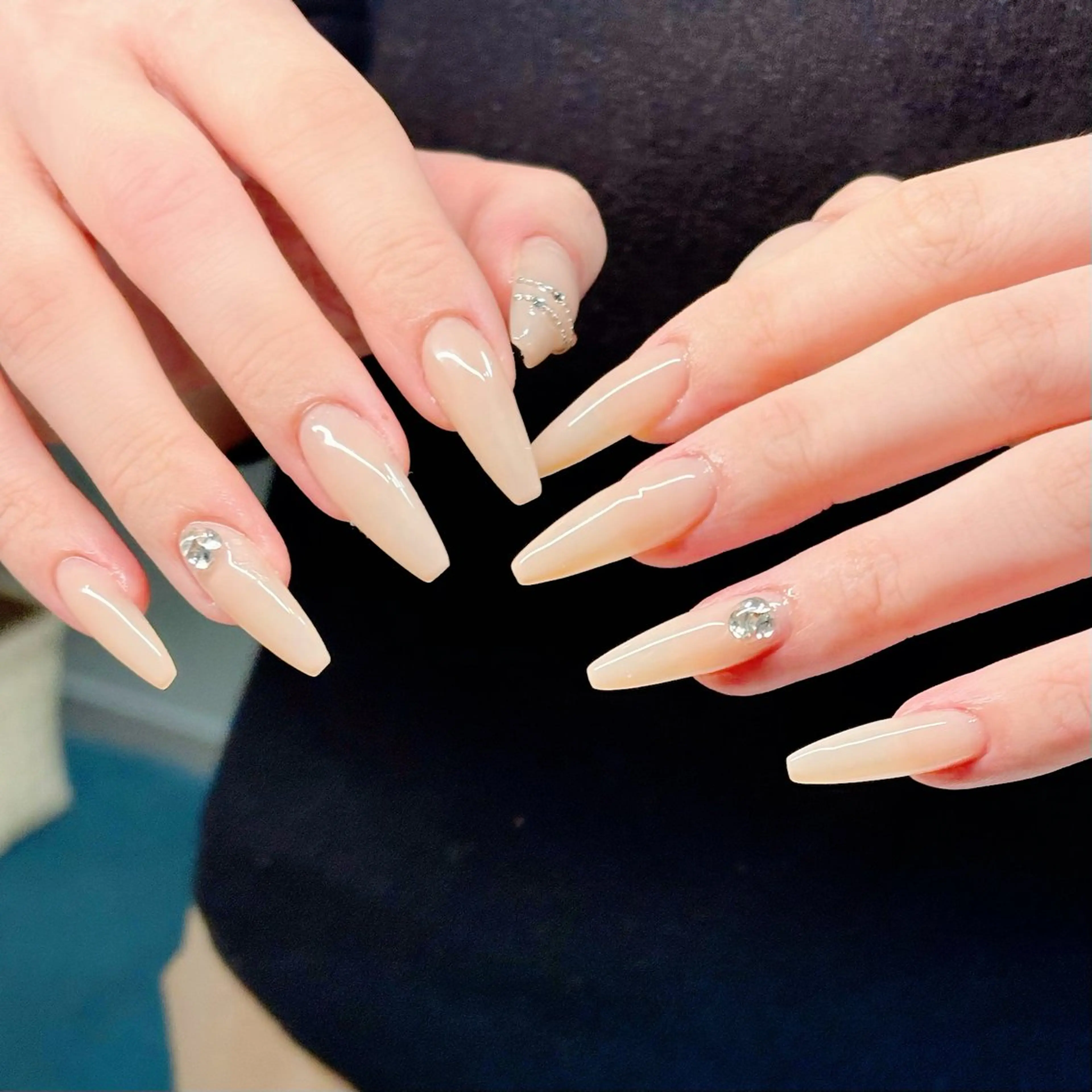 ネイル ロングネイル シンプルネイル ハンドネイル ハンドケア 🎀NAIL🎀 AI🪄︎︎◝✩のネイルデザイン
