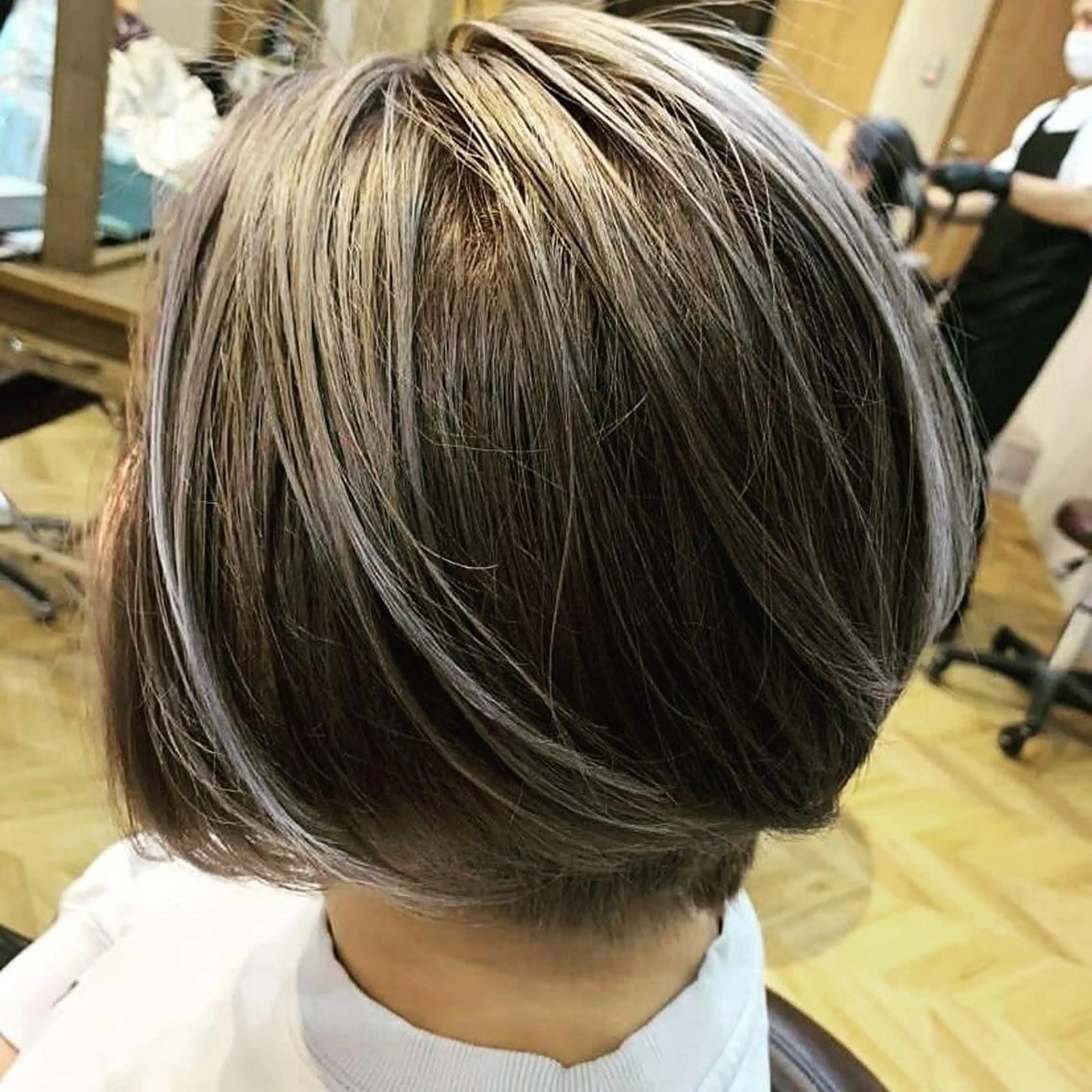 ショート ハイライト レイヤーカット メテオ取扱✨美髪 矯正✨HiroNYのヘアスタイル