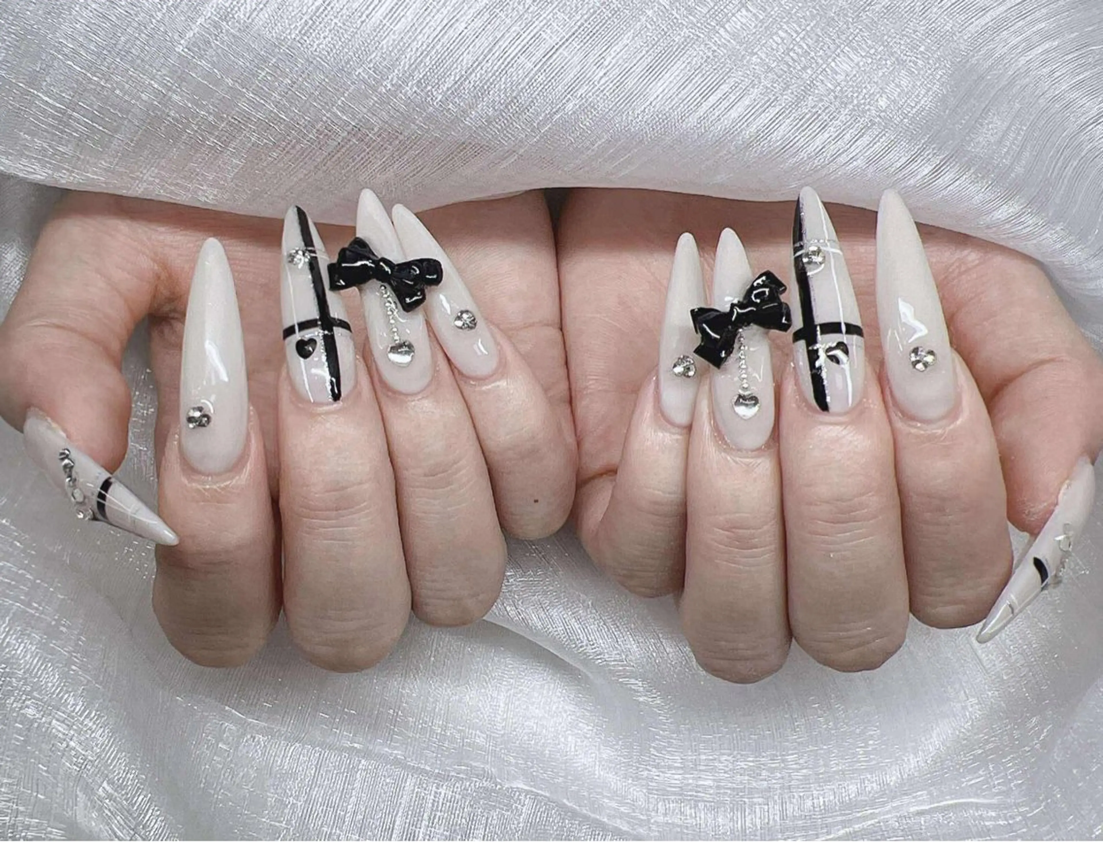 ネイル 長さ出し グラデーション 卒業式 キラキラネイル マグネットネイル ハンドネイル Lee Nailsのネイルデザイン