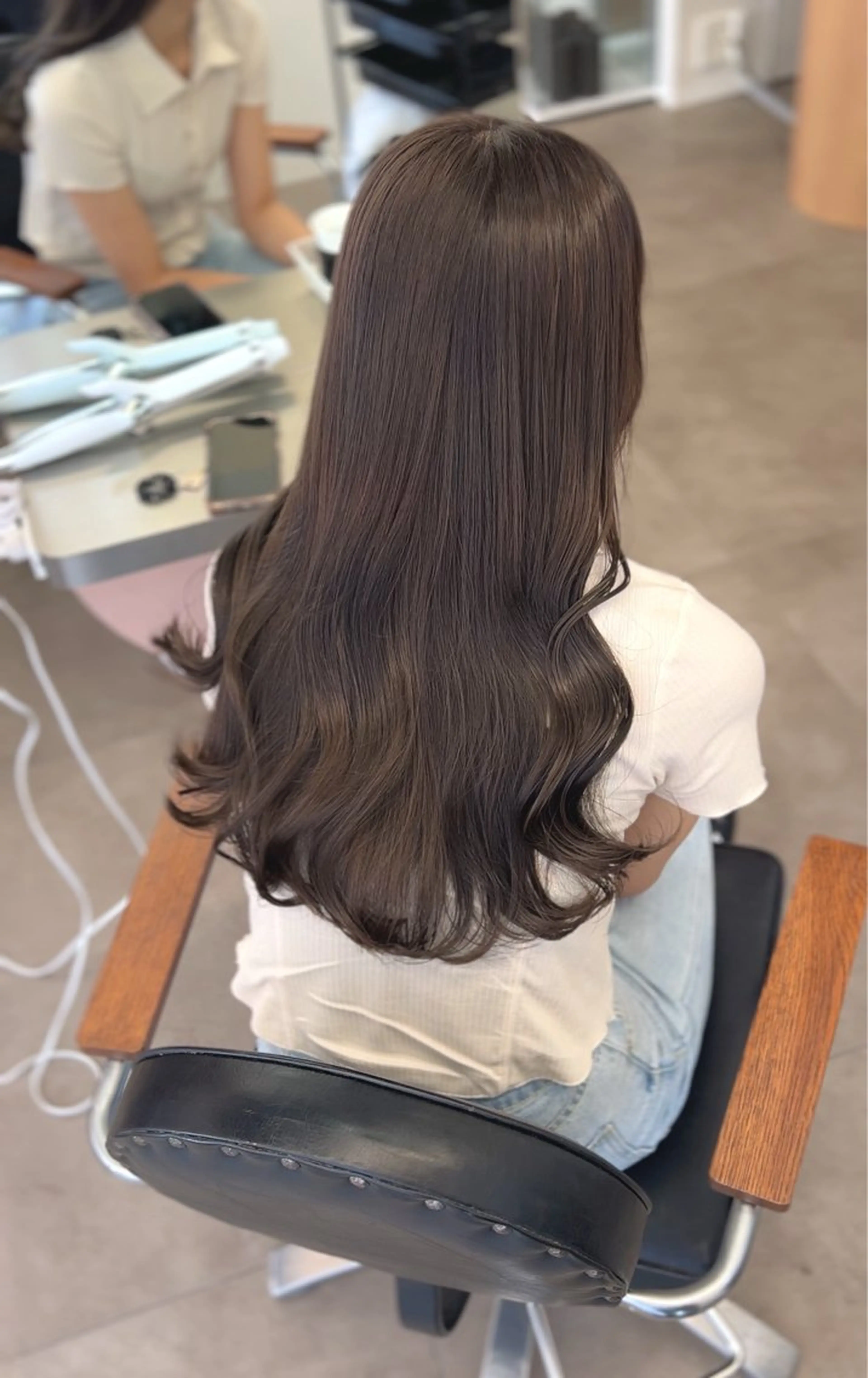 ロング カラー ベージュカラー ブリーチ ブリーチなしカラー 学生 トリートメント ヘアカラー 梅田/髪質改善／ 艶カラー／三宅空翔のヘアスタイル