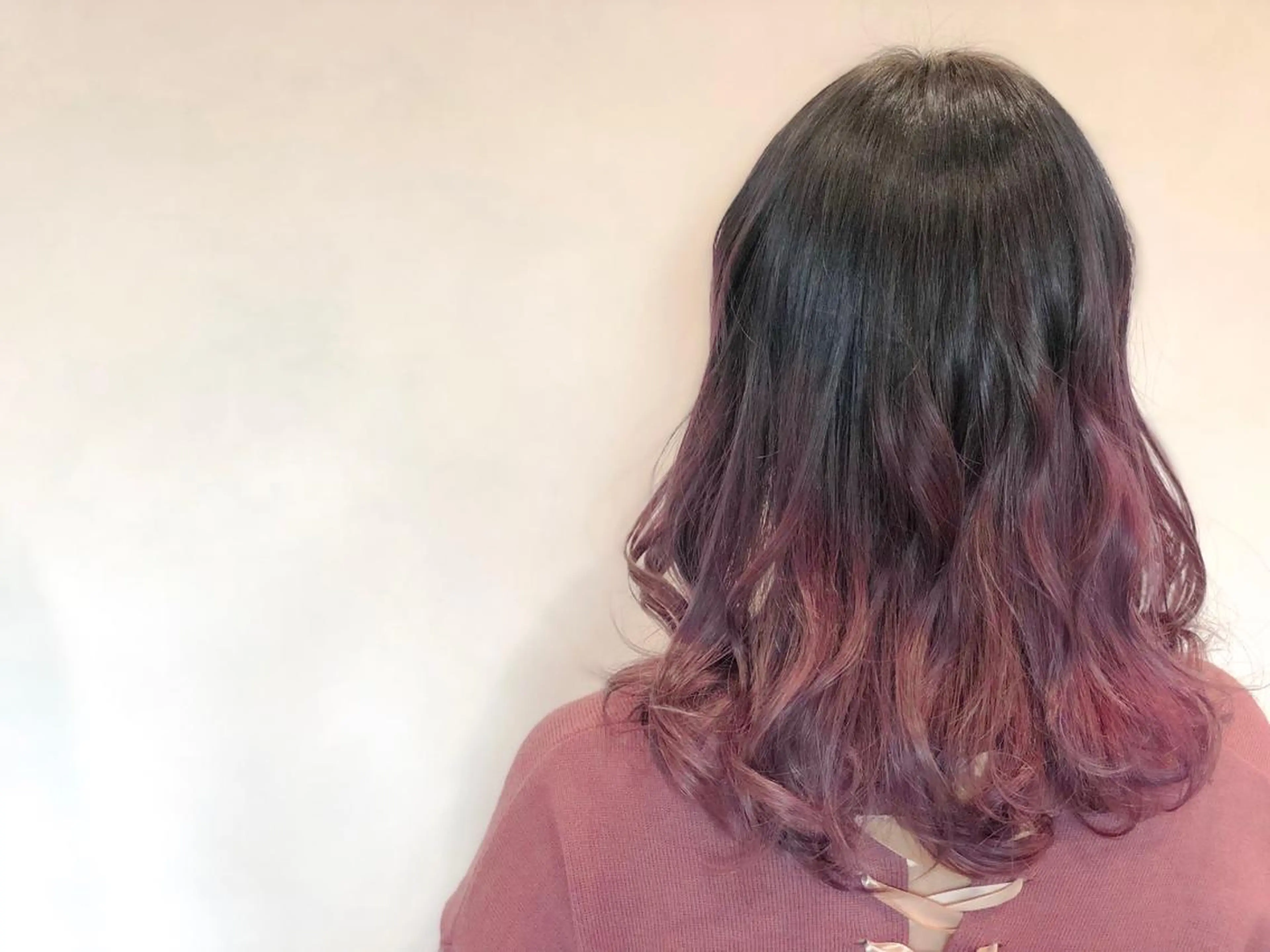セミロング カラー ヘアアレンジ グラデーションカラー ピンクカラー ヘアカラー いしだ みさきのヘアスタイル