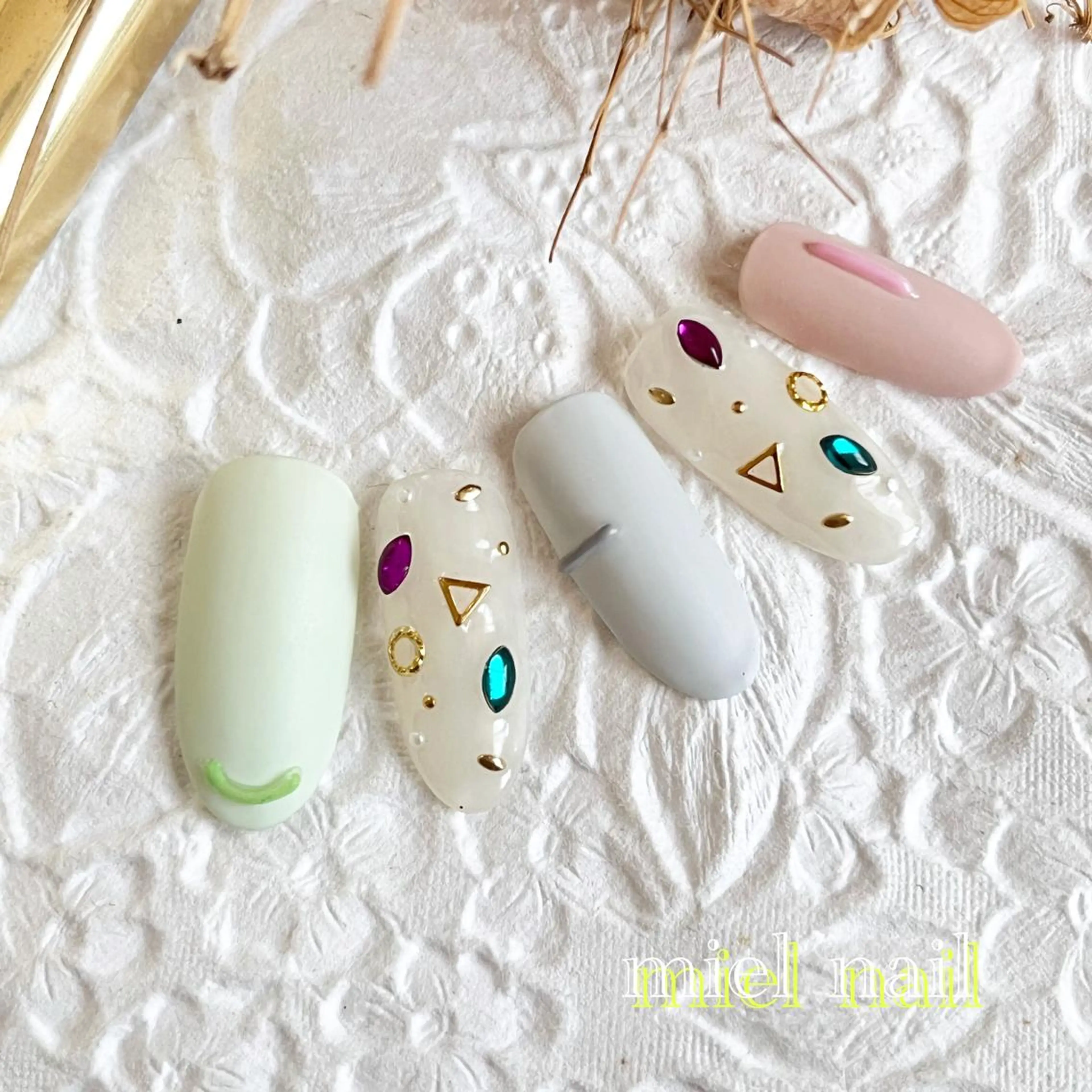 ネイル パステルネイル 春ネイル ストーンネイル ハンドネイル miel nailのネイルデザイン