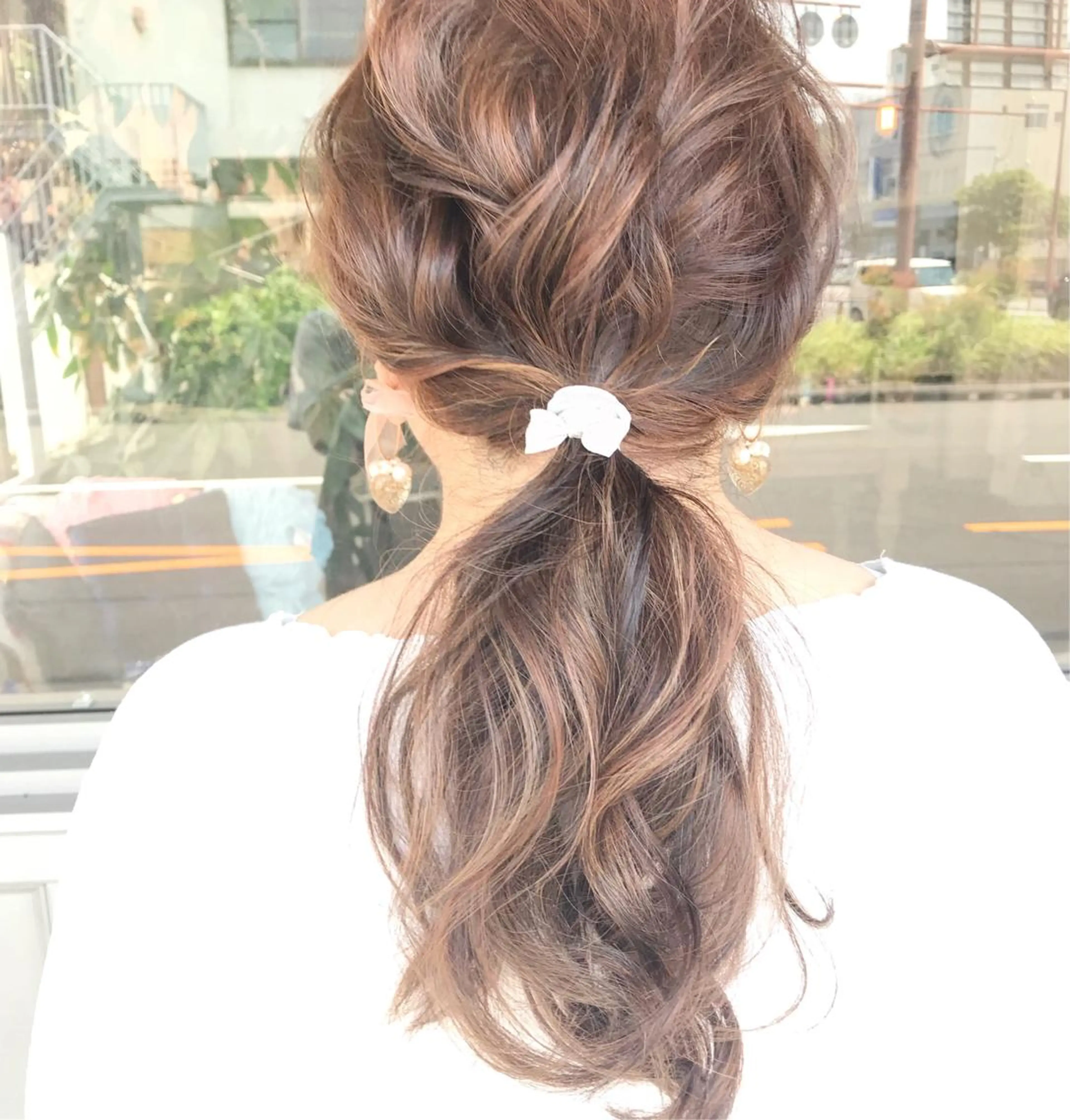 セミロング カラー ヘアアレンジ お団子ヘア 切りっぱなしボブ バレイヤージュ ブリーチ グラデーションカラー Mariana/ 鶴原-ハイライトのヘアスタイル
