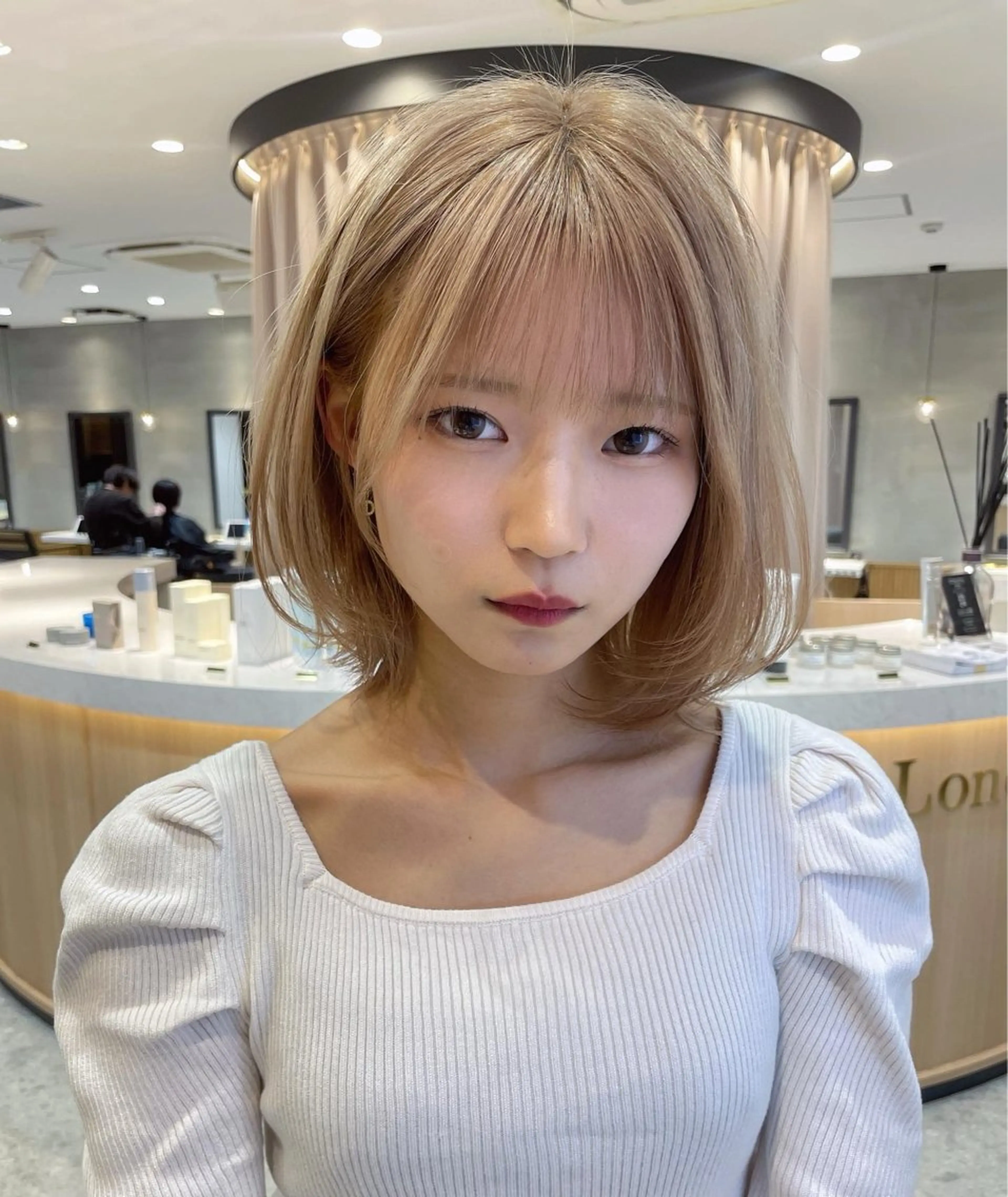 ミディアム カラー ヘアカラー トリートメント 💛美髪ハイトーン LEON🩶のヘアスタイル
