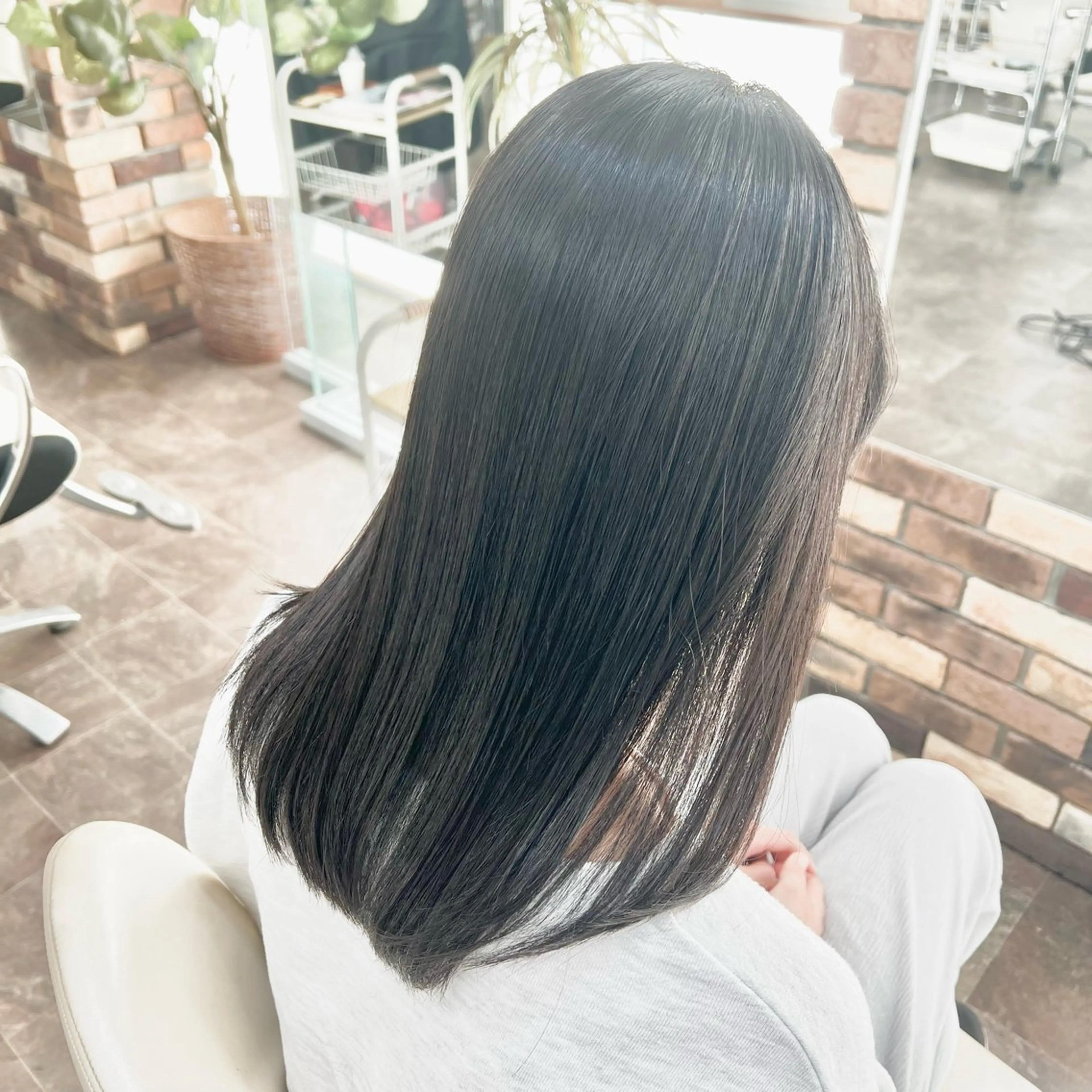 セミロング 髪質改善 スパークヘア所属・大人女性の縮毛矯正/ お手入れ簡単/馬渕樹のヘアスタイル