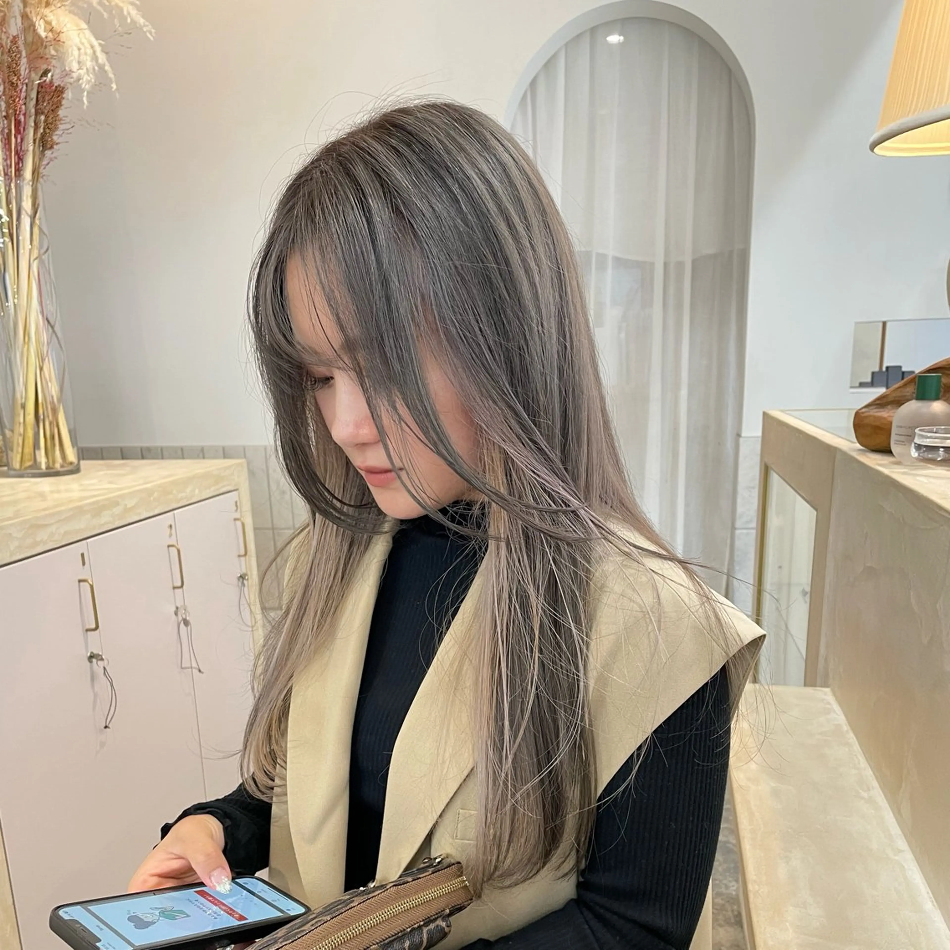 ロング カラー ベージュカラー ブリーチ ケアブリーチ ダブルカラー イヤリングカラー カット ヘアカラー Terve. おすぎのヘアスタイル