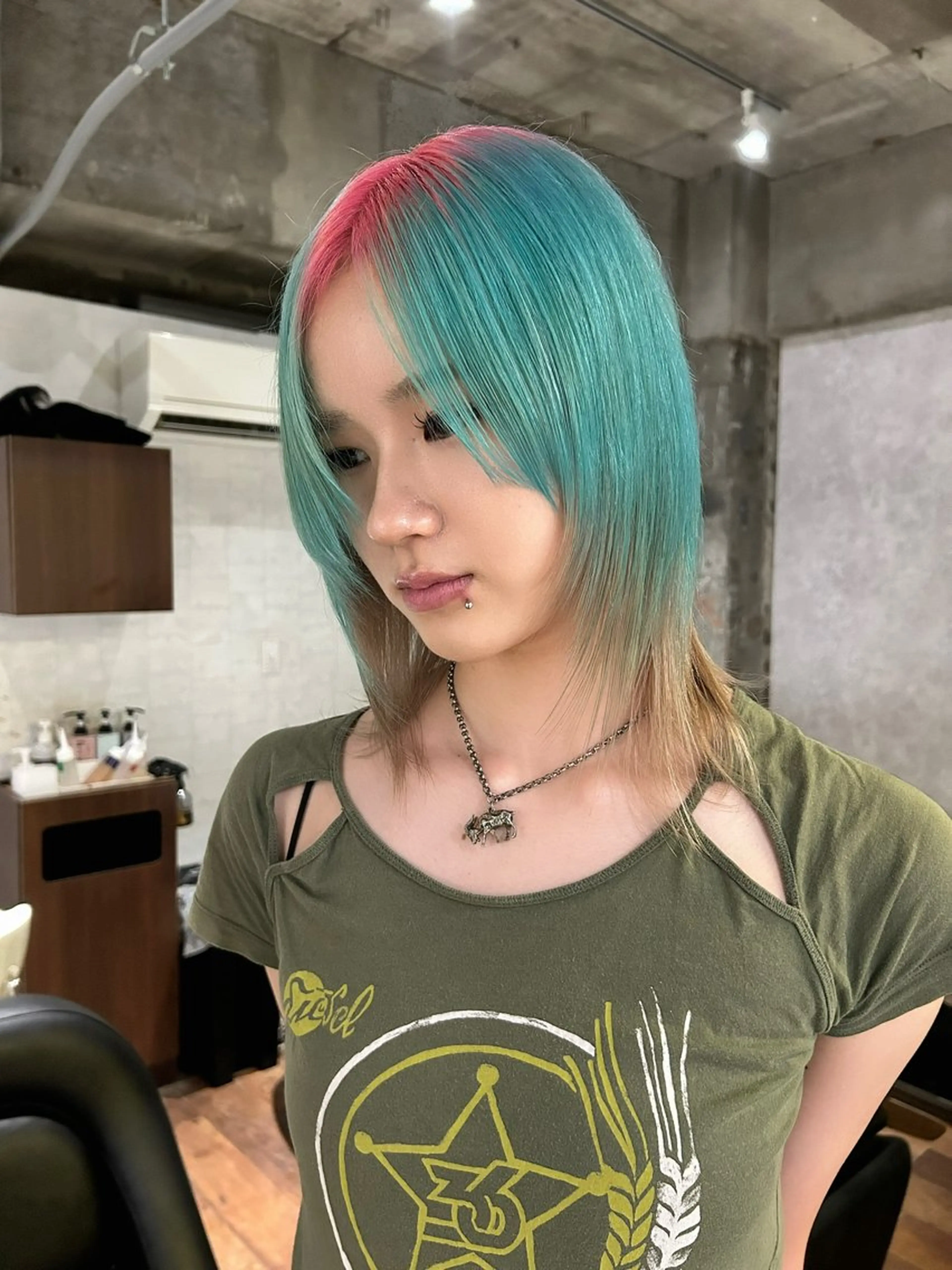 ミディアム カラー ヘアカラー 🌈ハイトーン・デザ インカラー陽樹🌈のヘアスタイル