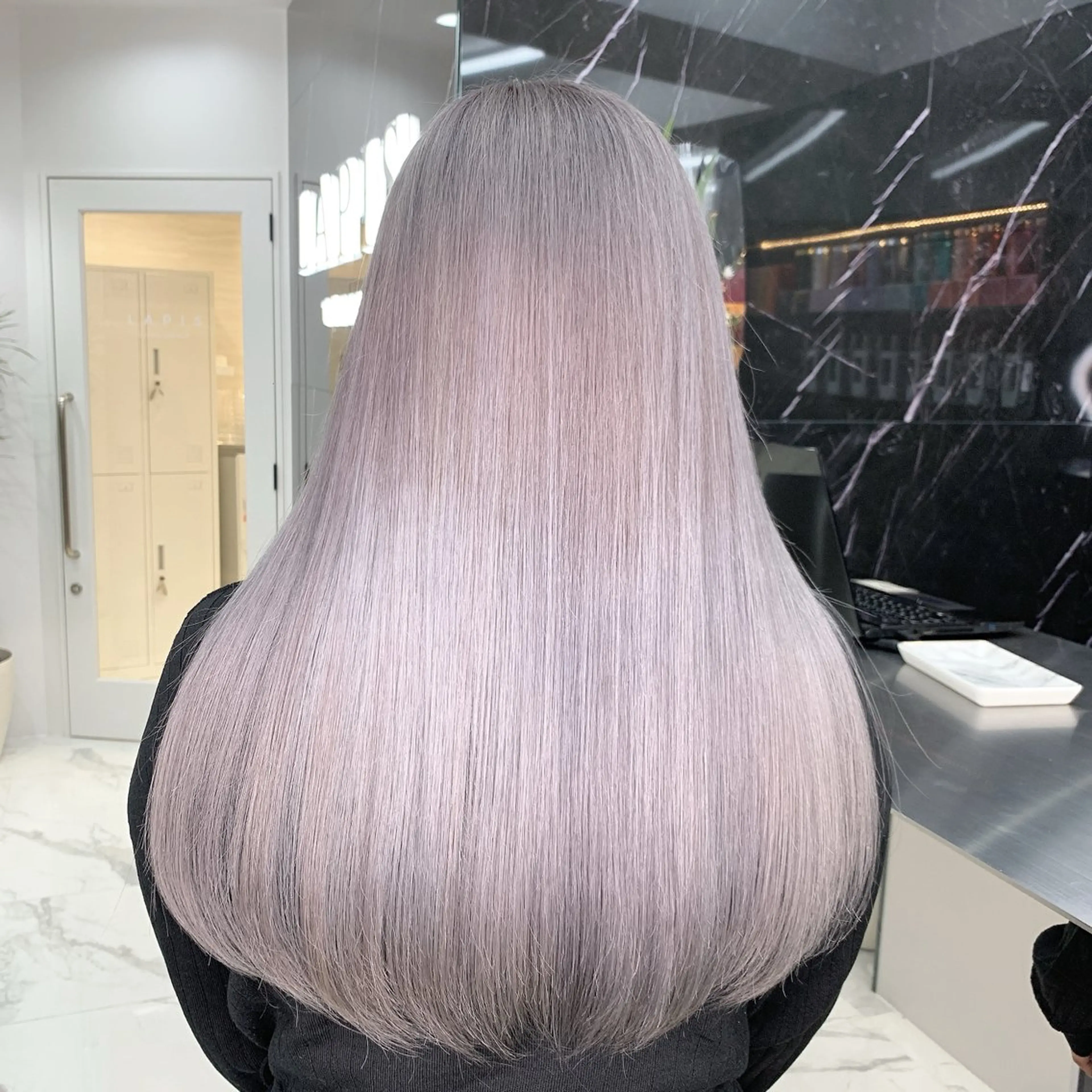 ロング カラー シルバー ホワイトシルバー ヘアカラー ZYNX所属・MAHIRO/複雑 履歴/ハイトーンのヘアスタイル