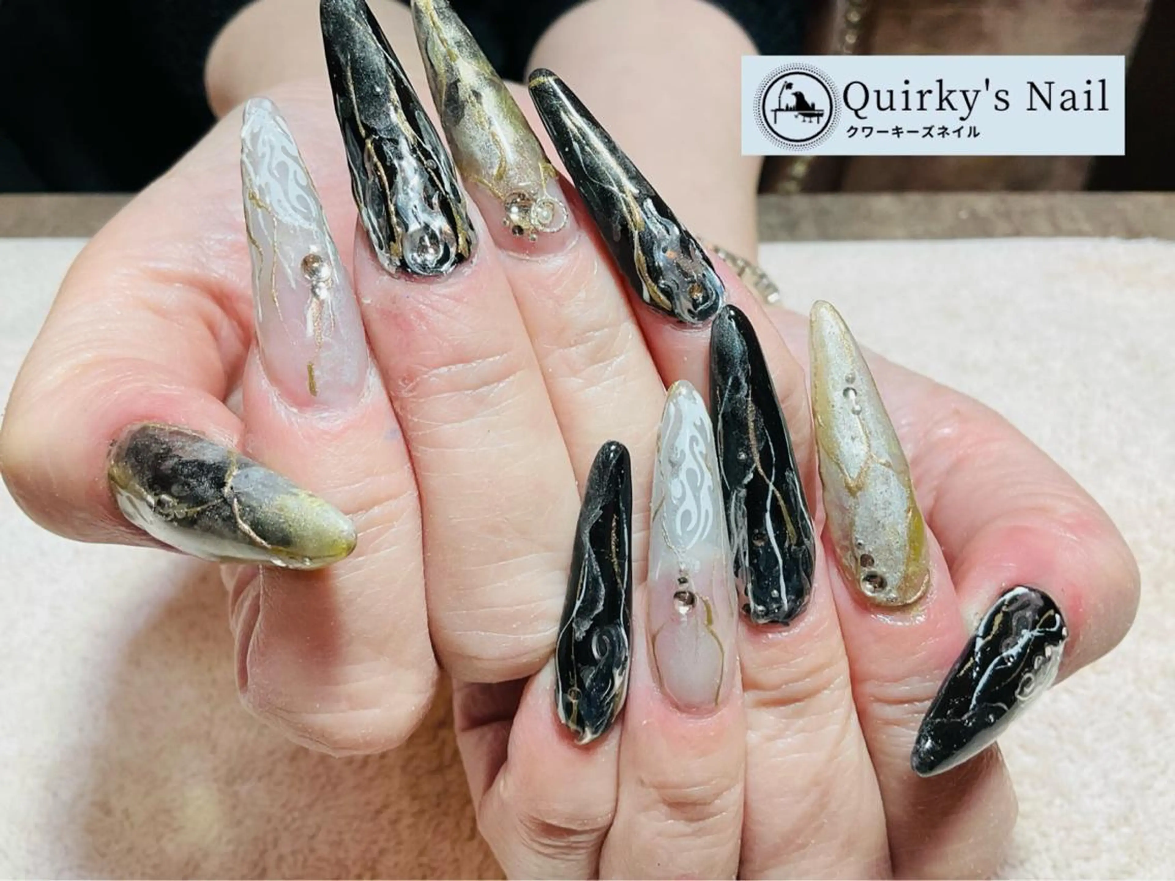 ネイル アートネイル ジェルネイル グラデーション ホログラムネイル キラキラネイル Quirky's Nail【栄店】のネイルデザイン
