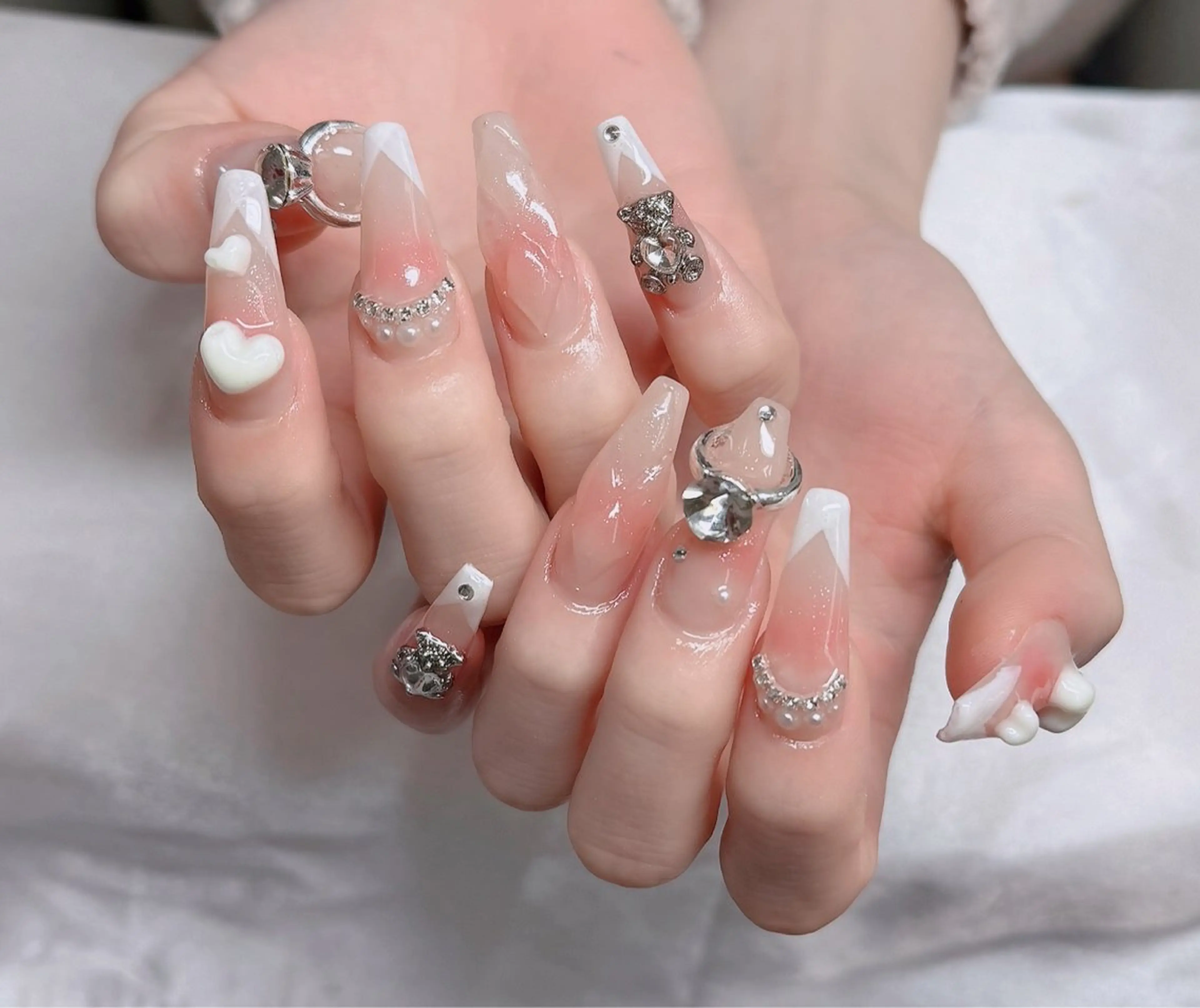 ネイル フレンチネイル ジェルネイル ハロウィン キラキラネイル 韓国ネイル ハンドネイル H.baby Nail Salonのネイルデザイン