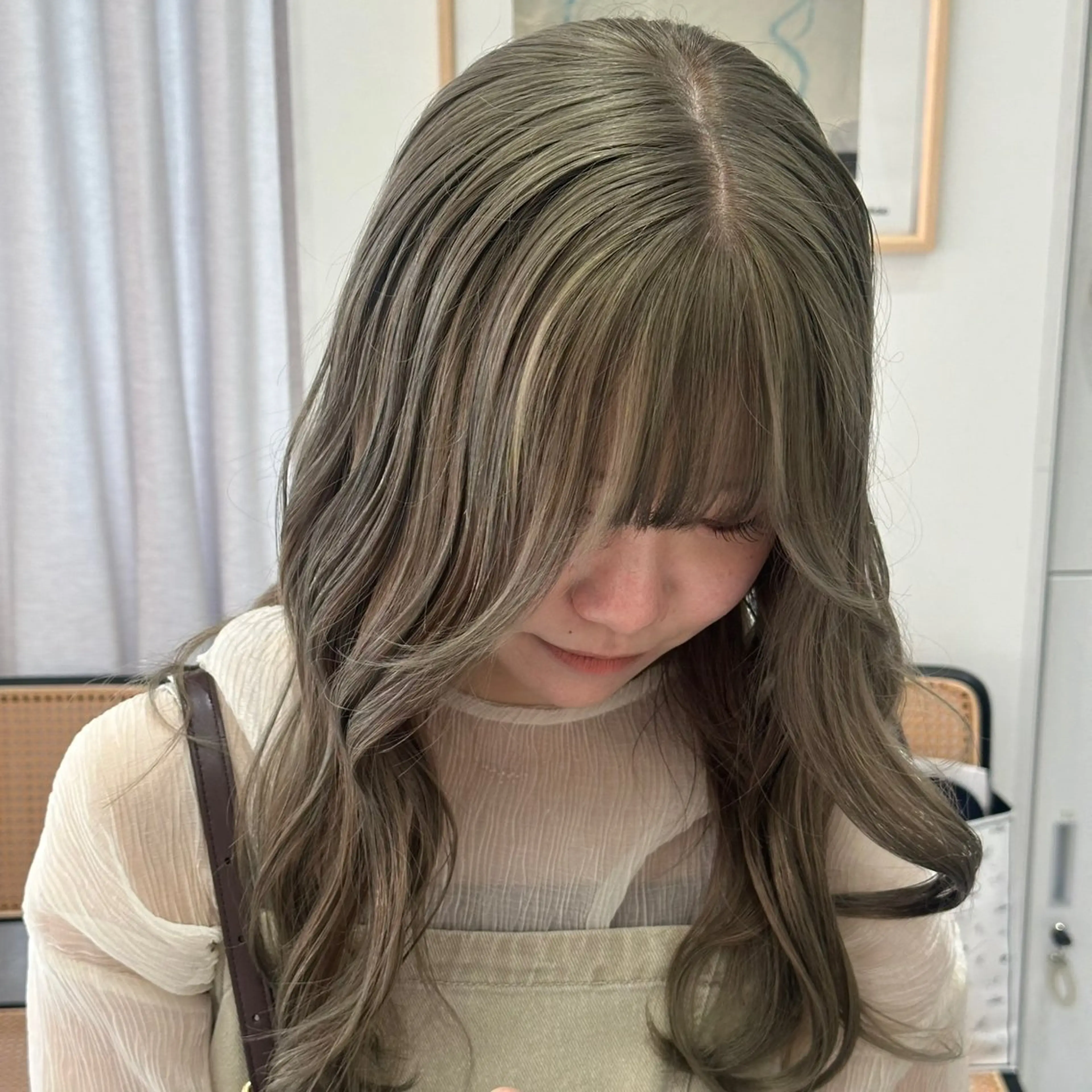 ロング カラー ベージュカラー オリーブベージュ 顔周りカット 赤み消し/透明感 カラー/福田れんのヘアスタイル