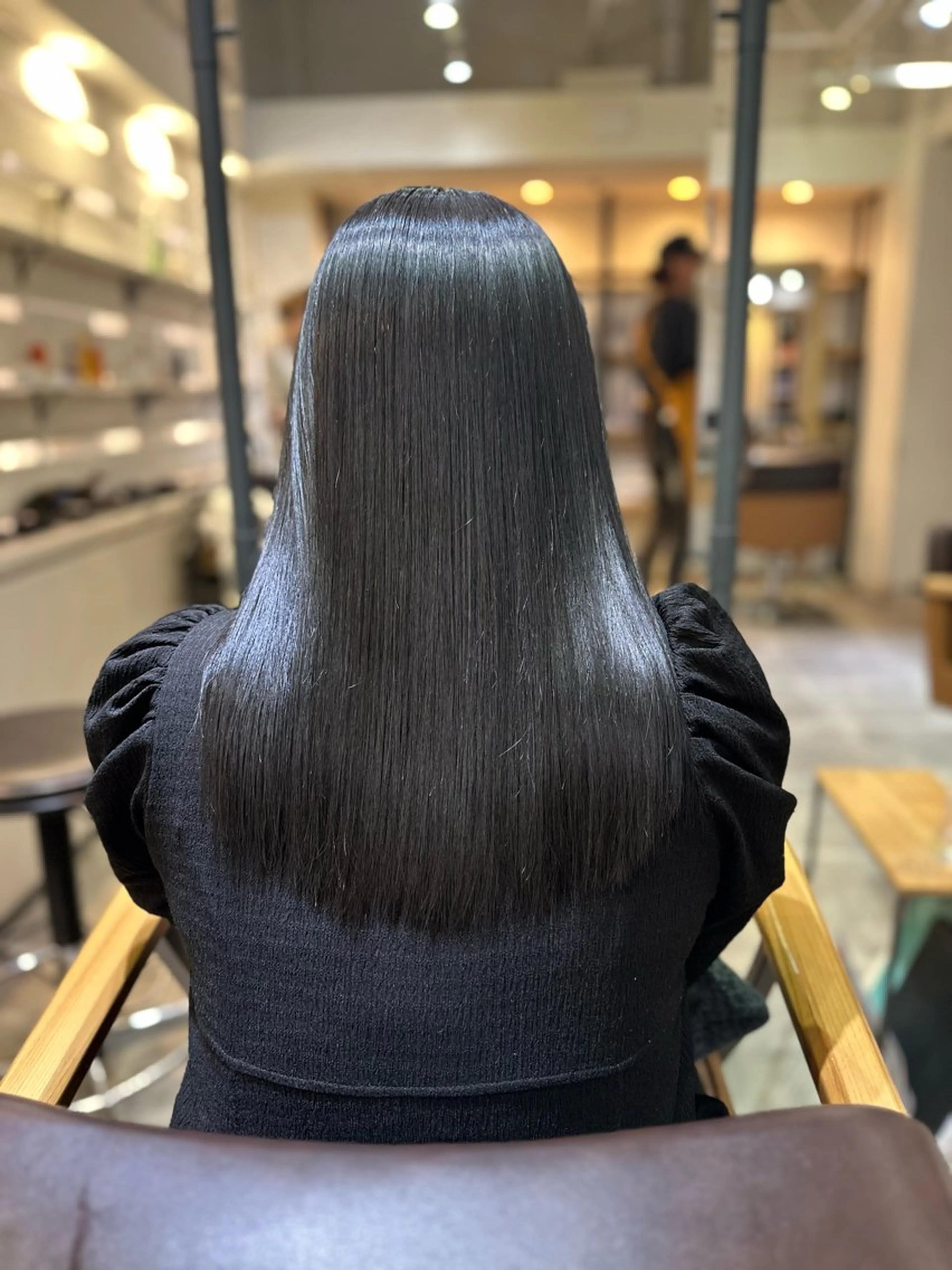 ロング カット ヘアカラー トリートメント 10月で予約終了‼️ 美髪を叶える美容師✨のヘアスタイル