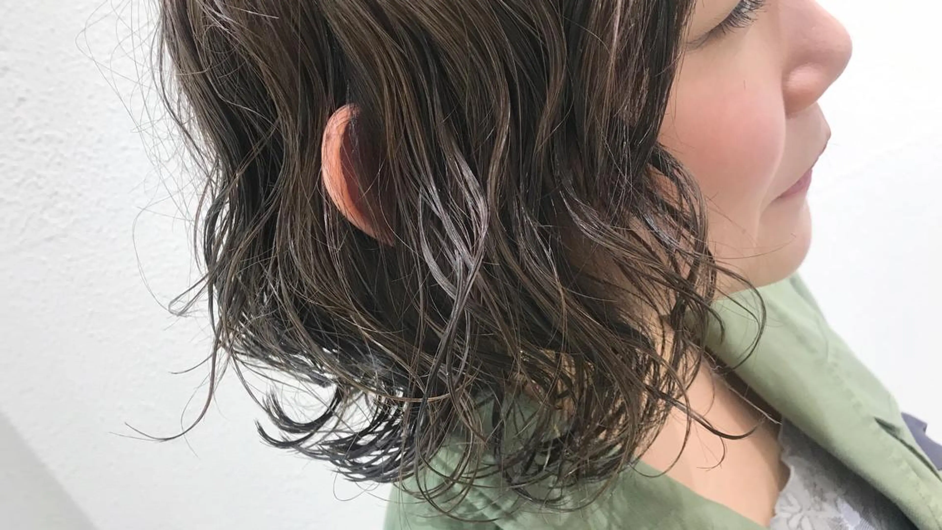 ショート カラー パーマ イルミナカラー ウエモト タク ショート/レイヤーのヘアスタイル